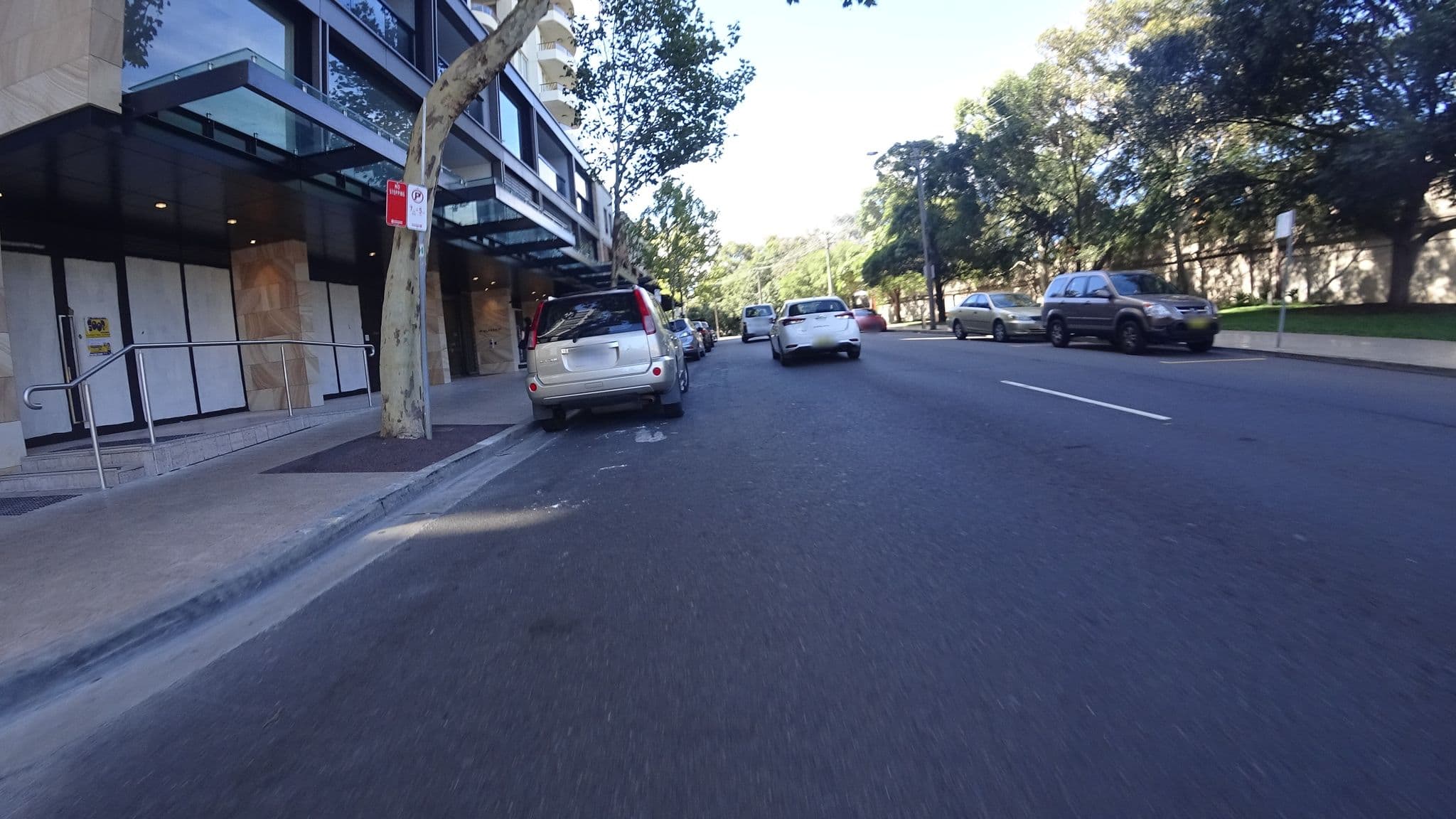Street view near Vibe Hotel, Milsons Point — © aharvey (CC BY-SA · Mapillary)