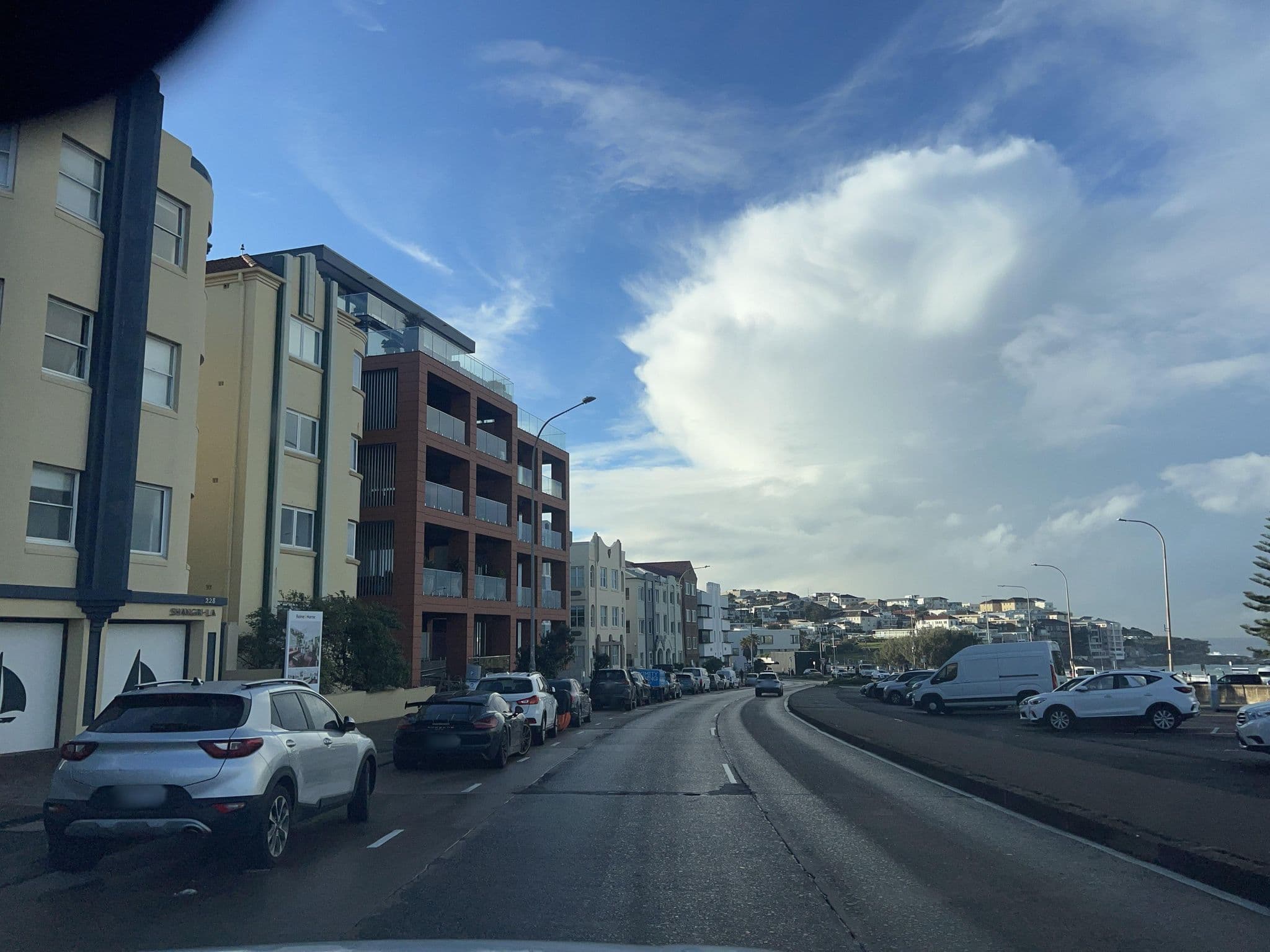 Street view near Ravidges Hotel, Bondi Beach — © jlstudio (CC BY-SA · Mapillary)
