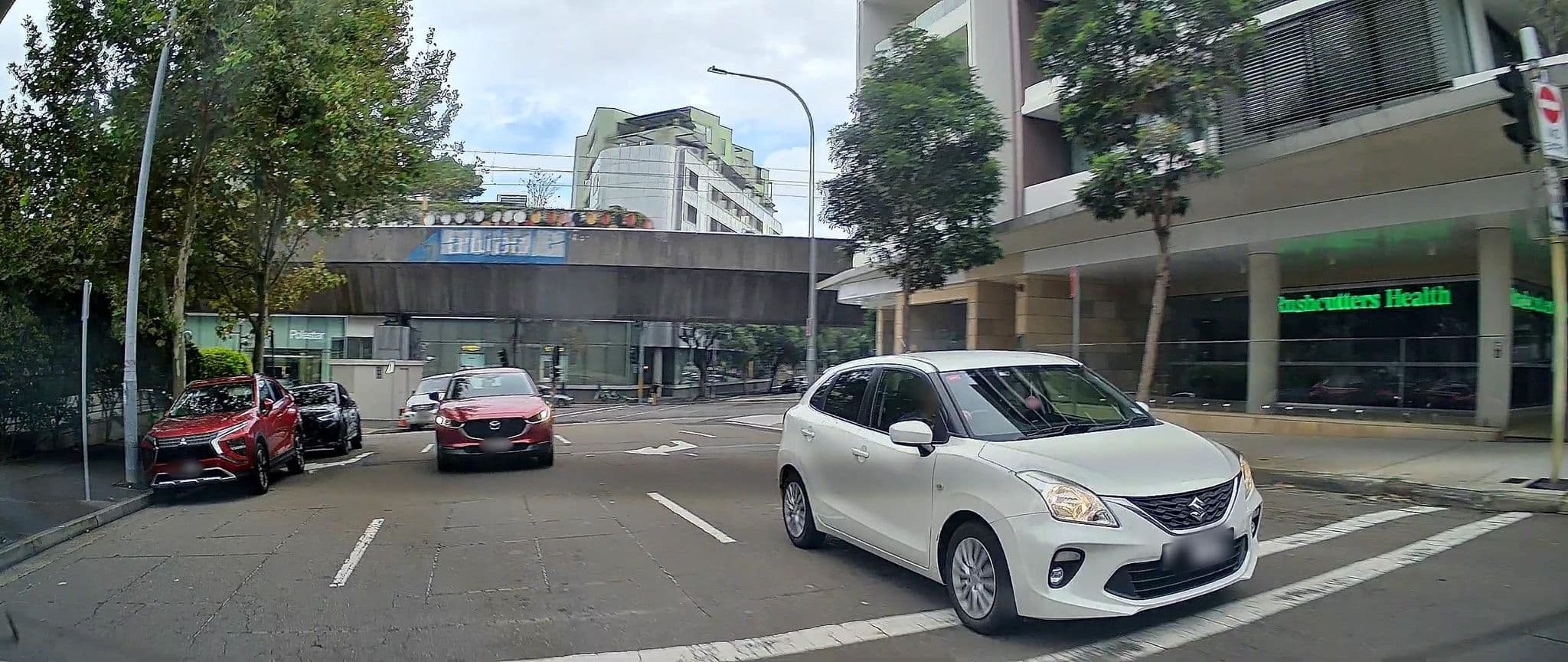 Street view near Vibe Hotel Rushcutters, Rushcutters Bay — © maxim752 (CC BY-SA · Mapillary)