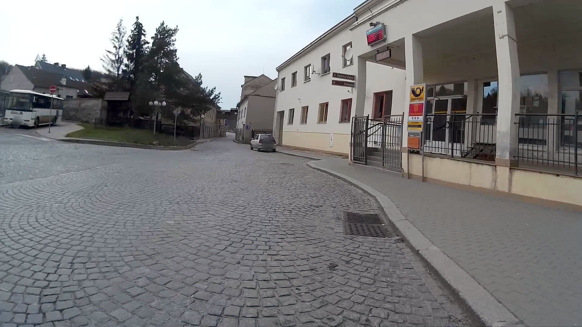 Street view near Kounický dvůr, Dolní Kounice — © hcz (CC BY-SA · Mapillary)