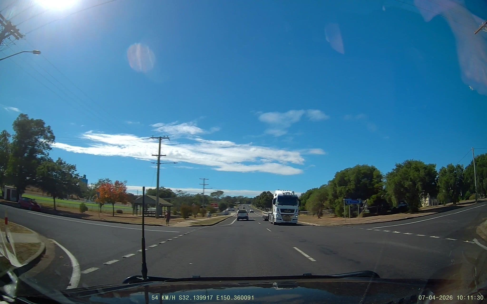 Street view near El Dorando Hotel, Denman — © fizzie (CC BY-SA · Mapillary)