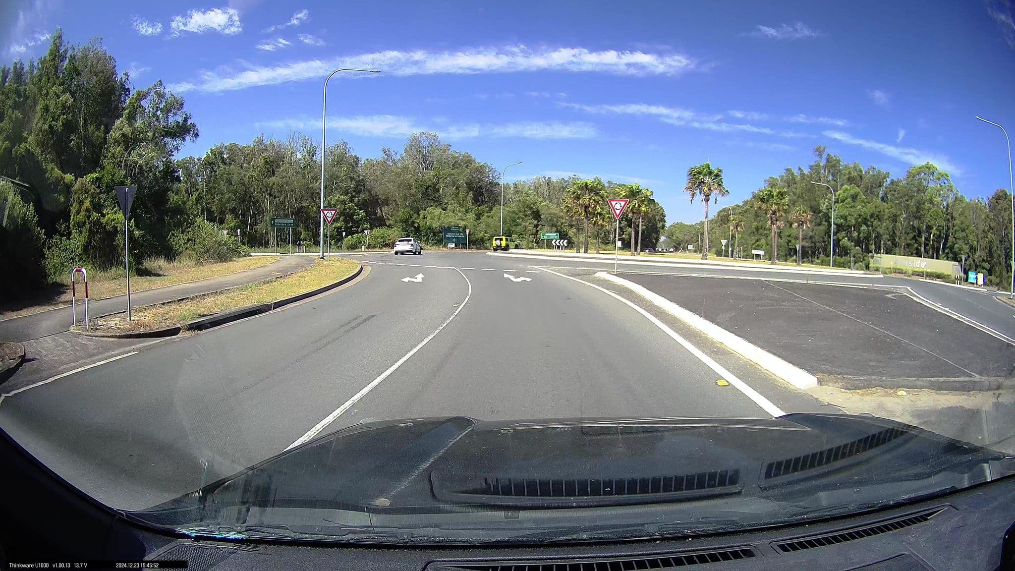 Street view near Noah's On the Beach, Fern Bay — © maxim752 (CC BY-SA · Mapillary)