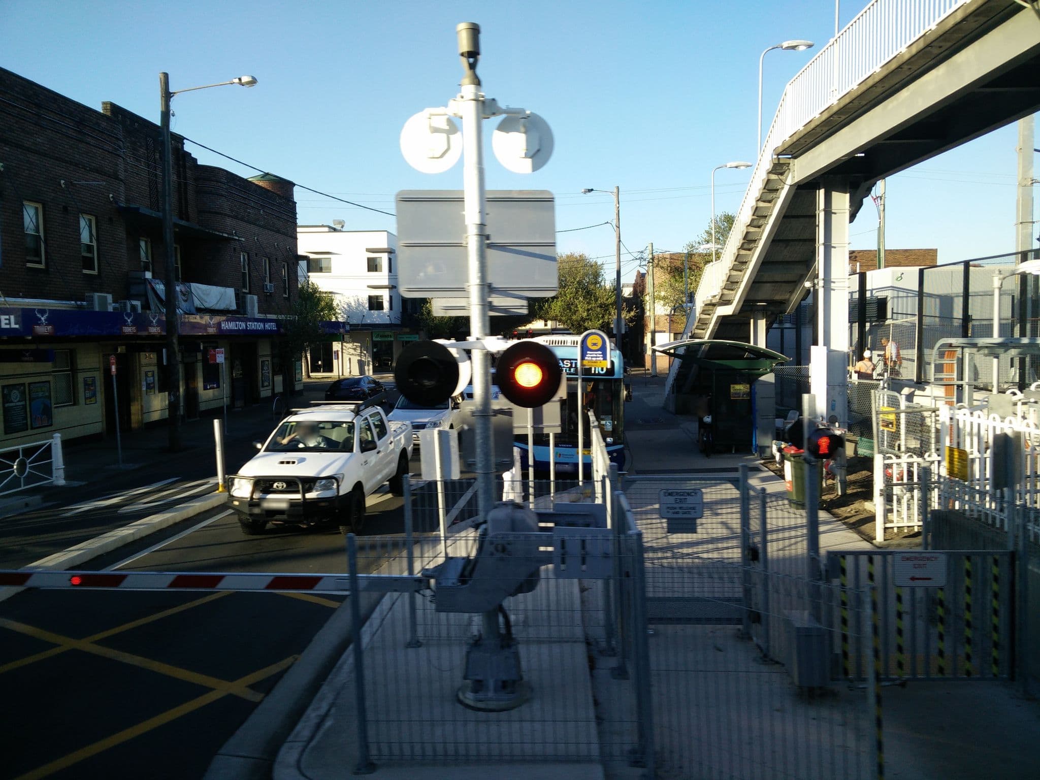 Street view near Sydney Junction Hotel, Islington — © aharvey (CC BY-SA · Mapillary)