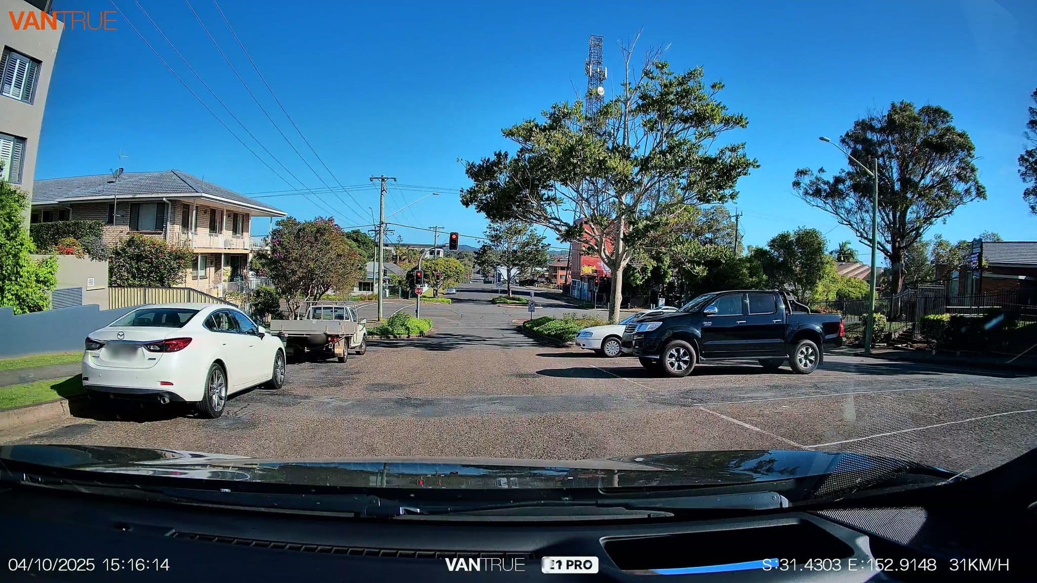 Street view near Crusoe's Holiday Apartments, Port Macquarie — © davidar (CC BY-SA · Mapillary)