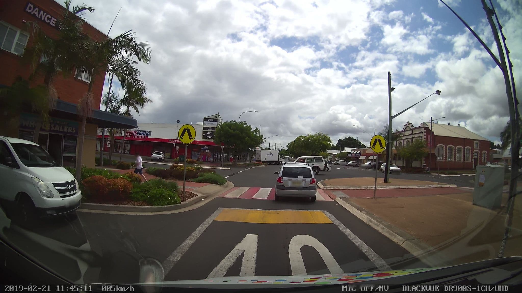 Street view near City Centre Apartments, Grafton — © bob3bob3 (CC BY-SA · Mapillary)