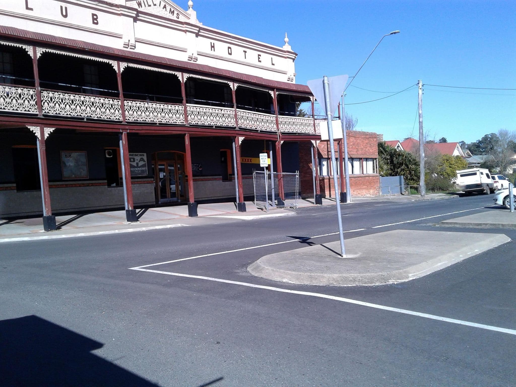 Street view near Club Hotel, Glen Innes — © bob3bob3 (CC BY-SA · Mapillary)