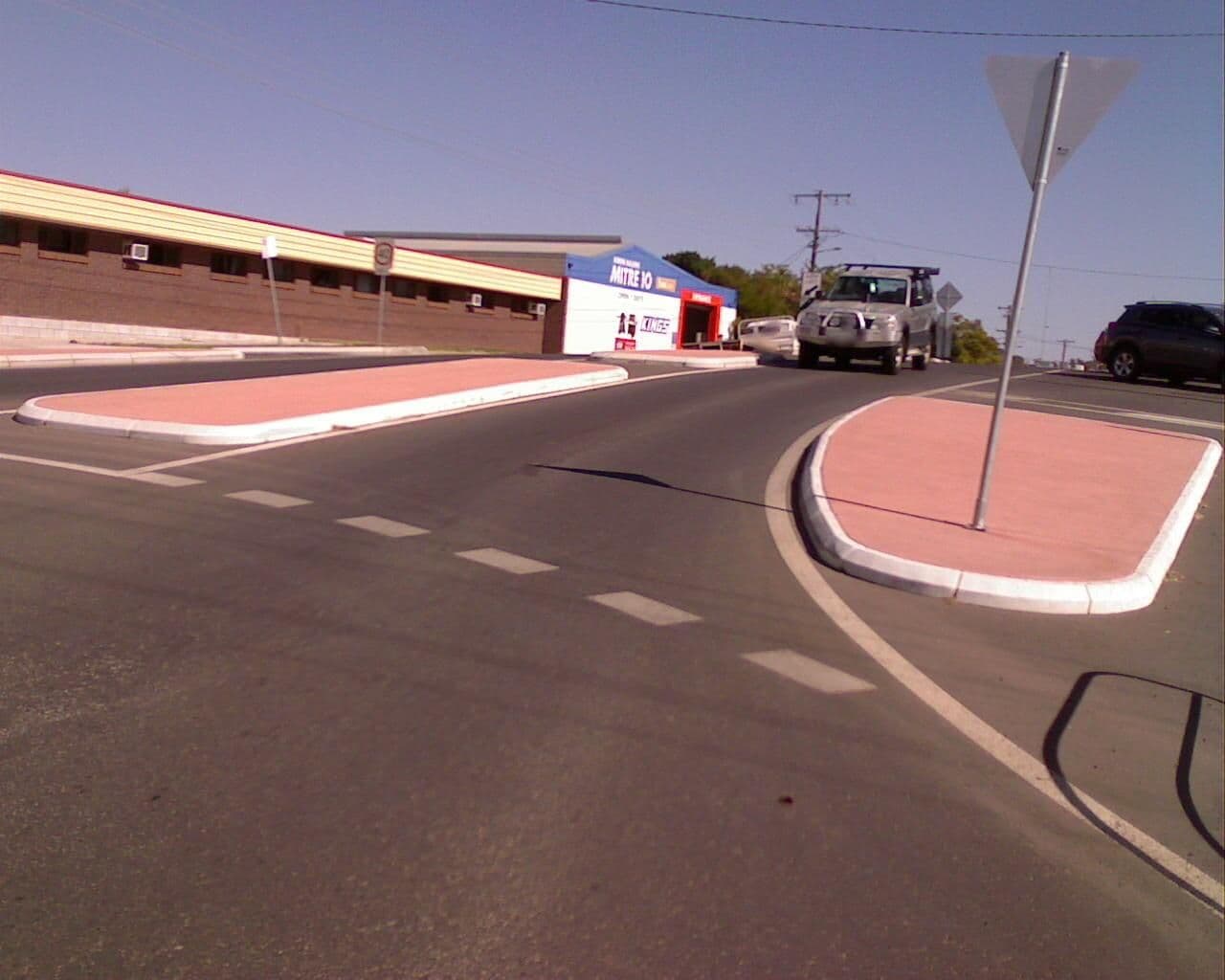 Street view near MacIntyre Hotel, Goondiwindi — © bob3bob3 (CC BY-SA · Mapillary)