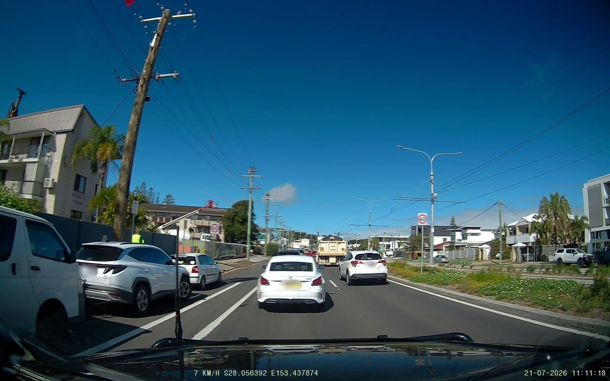 Street view near Magic Mountin Resort, Mermaid Waters — © fizzie (CC BY-SA · Mapillary)