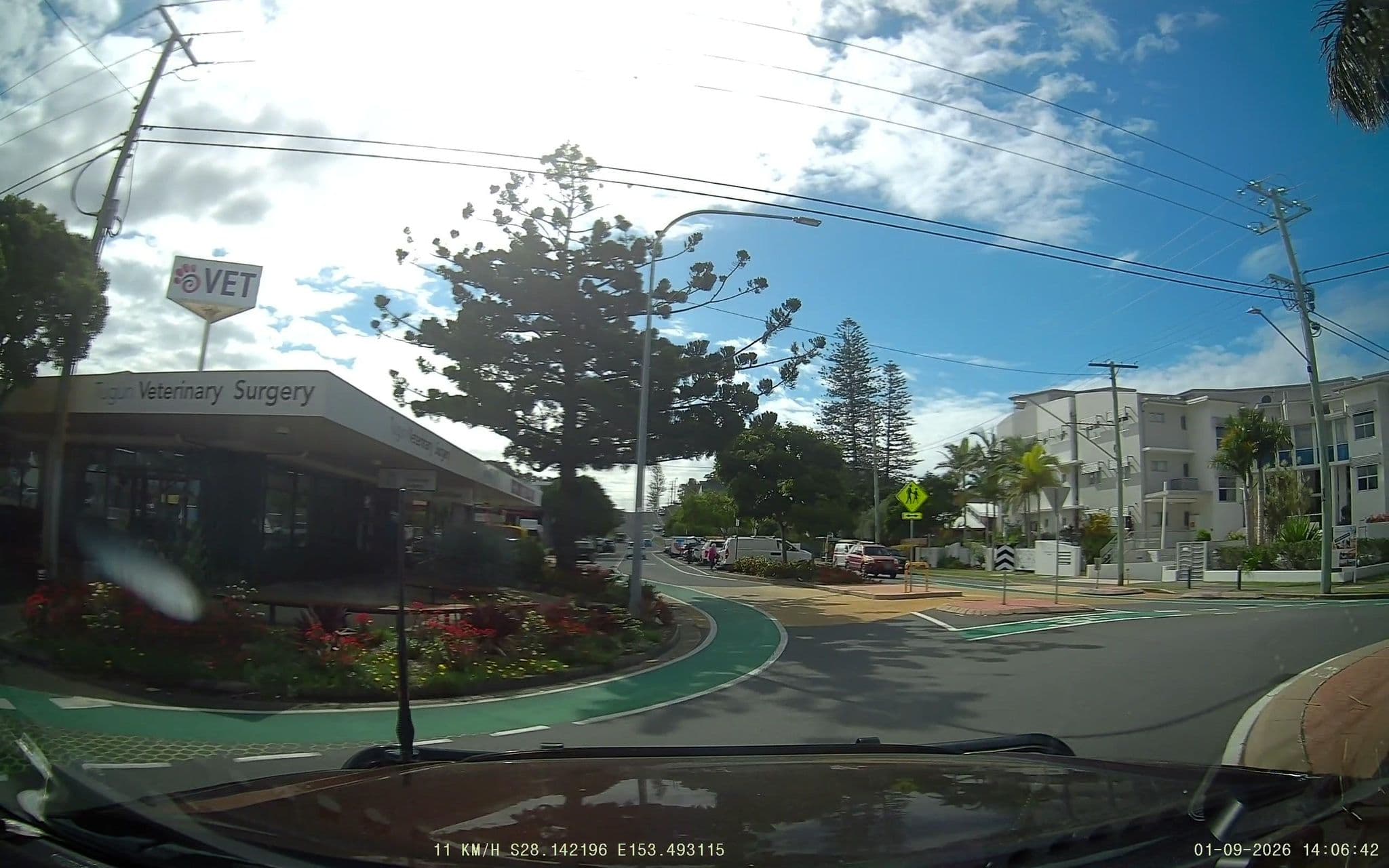 Street view near Bayswater Hotel, Tugun — © fizzie (CC BY-SA · Mapillary)