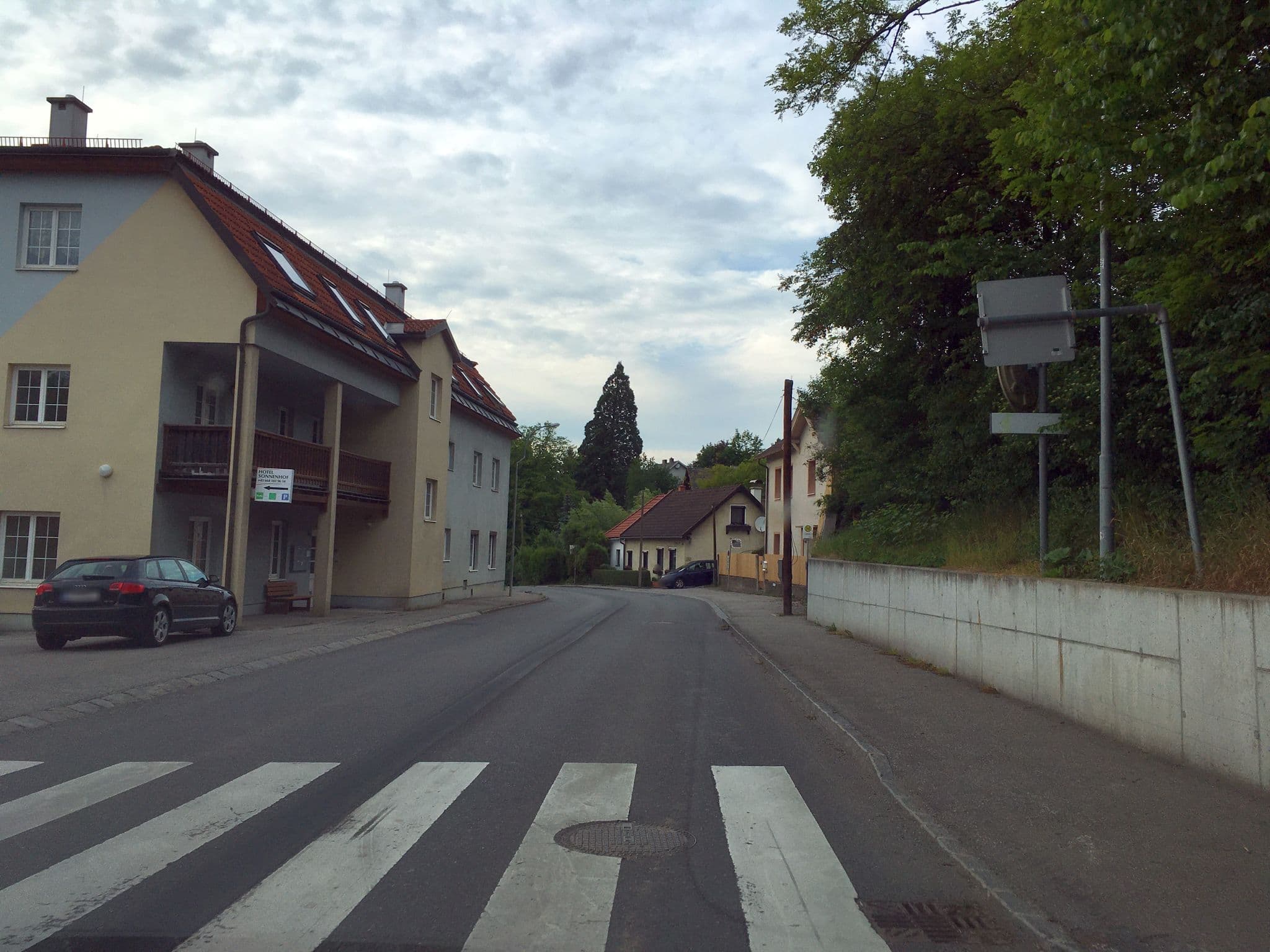 Street view near Sonnenhof, Hutten — © istefanos (CC BY-SA · Mapillary)