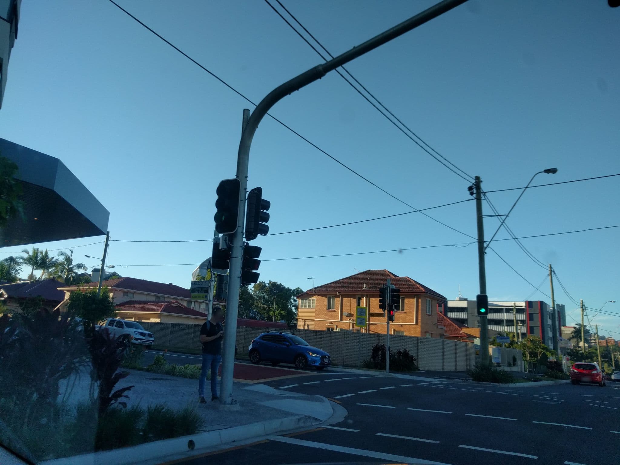 Street view near Queensland Motel, Woolloongabba — © davidbdean (CC BY-SA · Mapillary)