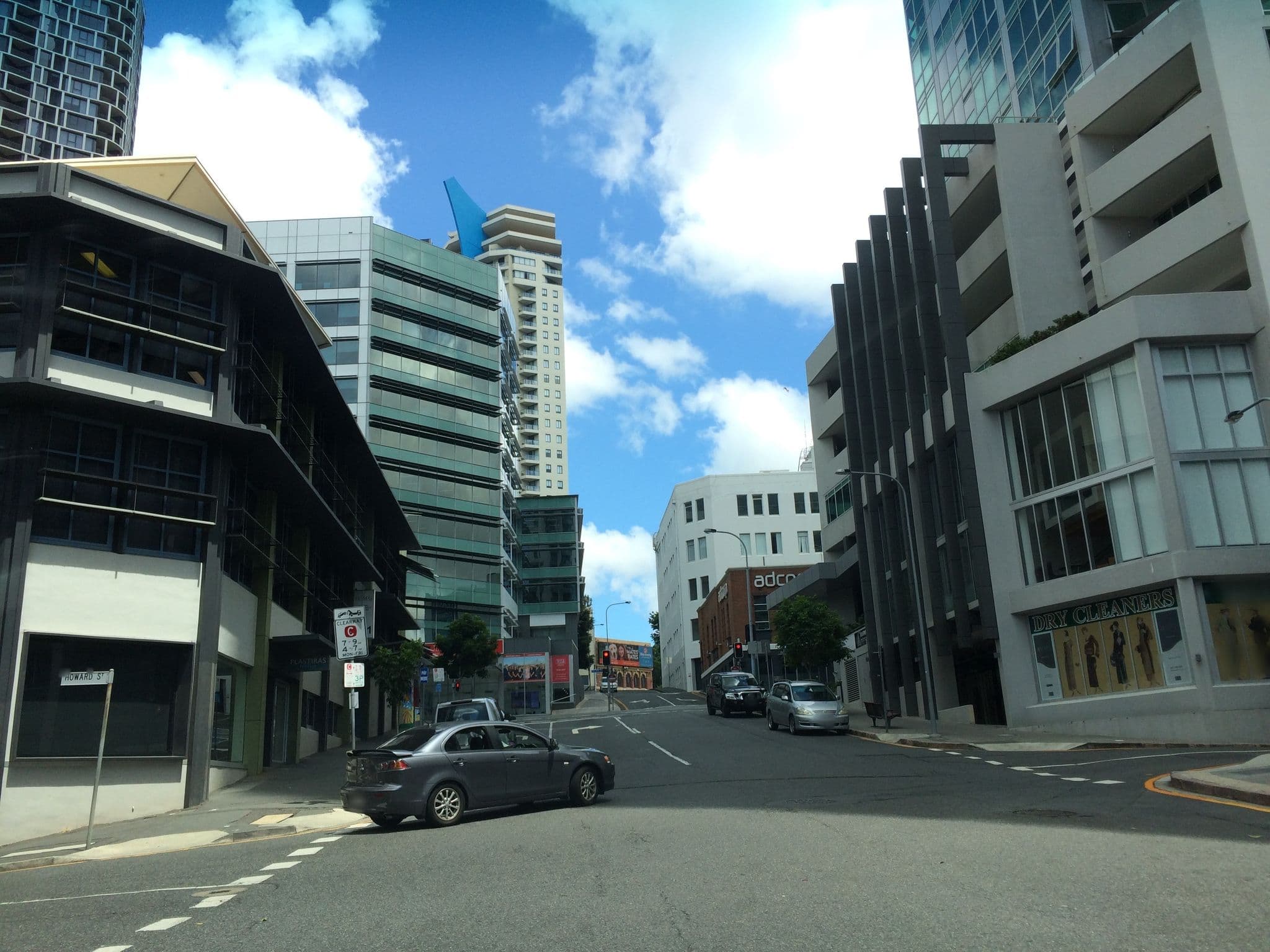 Street view near Mantra on the Quay Brisbane, Fortitude Valley — © hoylen (CC BY-SA · Mapillary)