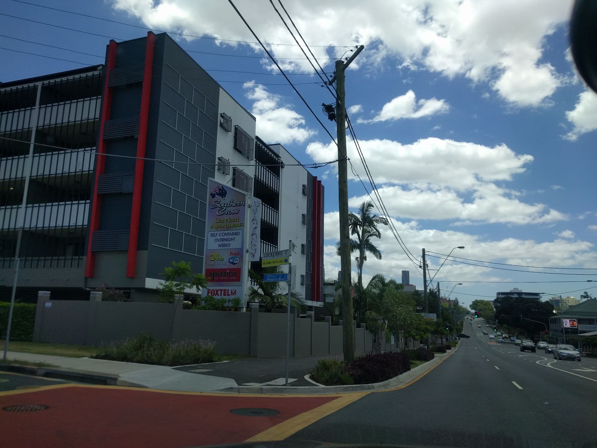 Street view near Southern Cross Motel & Serviced Apartments, Kangaroo Point — © davidbdean (CC BY-SA · Mapillary)
