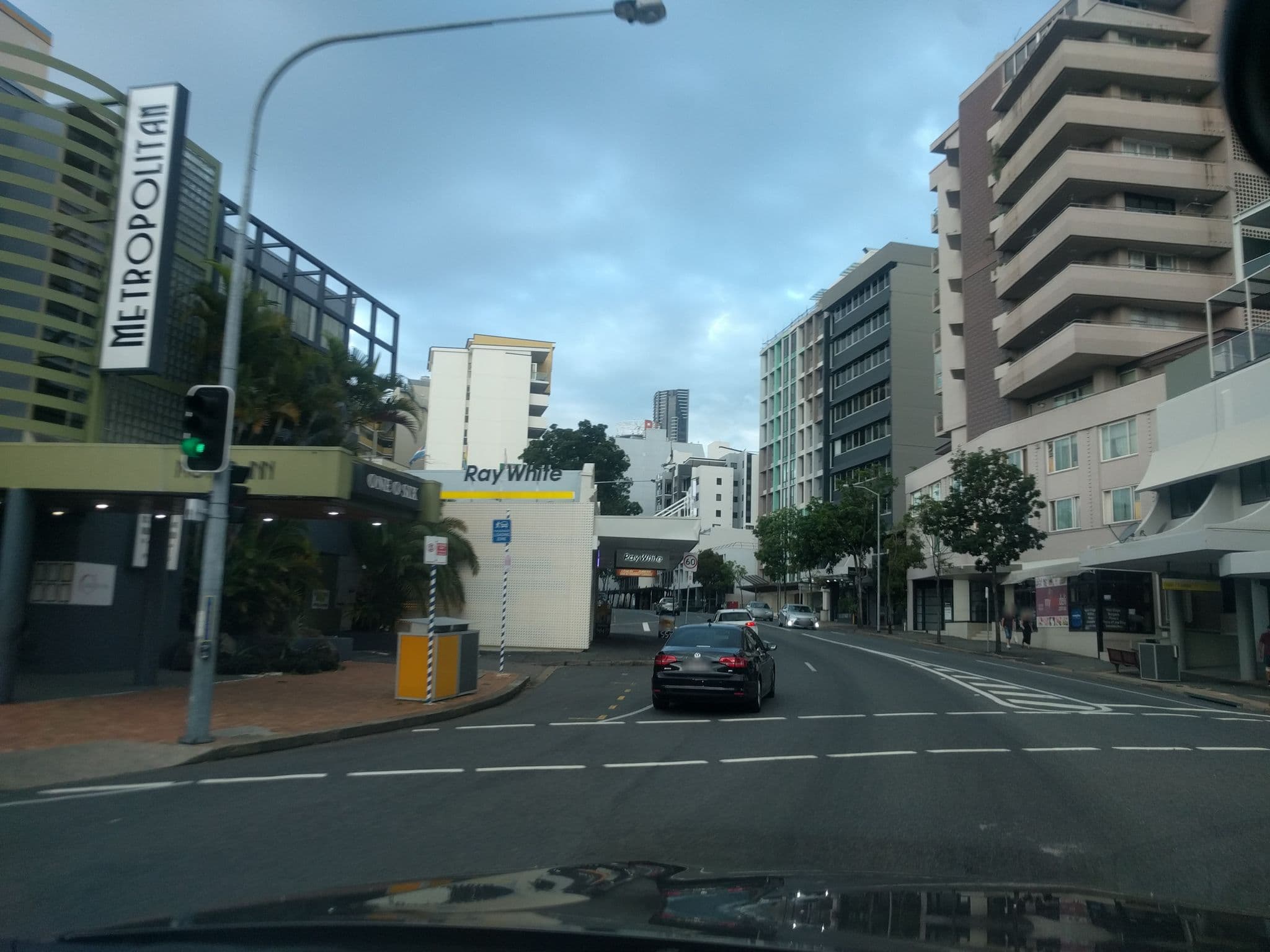 Street view near Metropolitan Motor Inn, Spring Hill — © davidbdean (CC BY-SA · Mapillary)