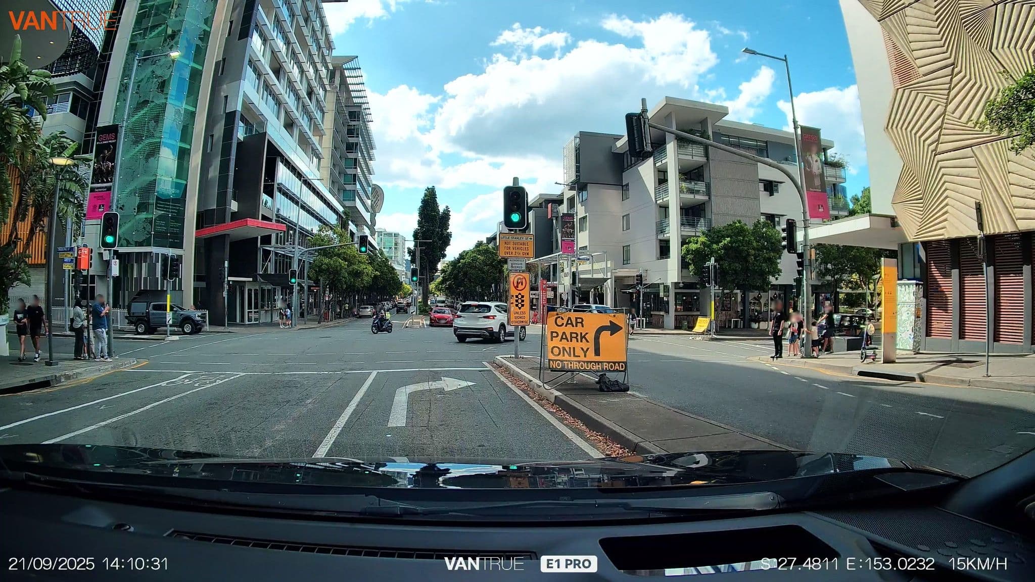 Street view near Emporium Hotel, South Brisbane — © davidar (CC BY-SA · Mapillary)