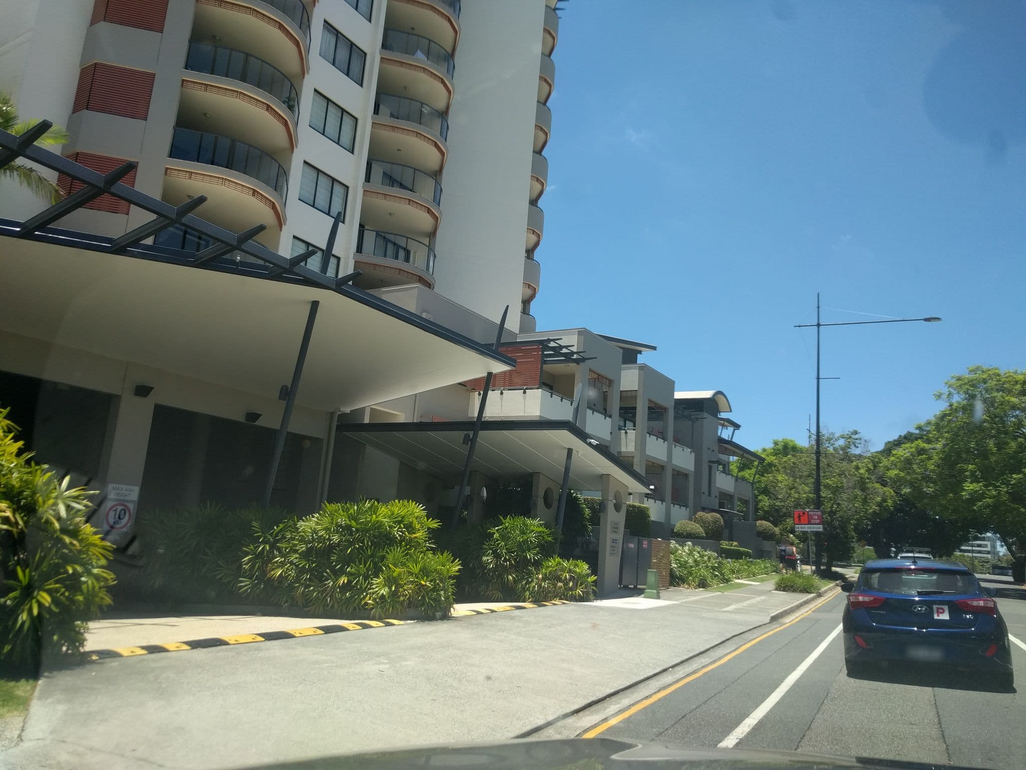 Street view near Toowong Central, Auchenflower — © davidbdean (CC BY-SA · Mapillary)