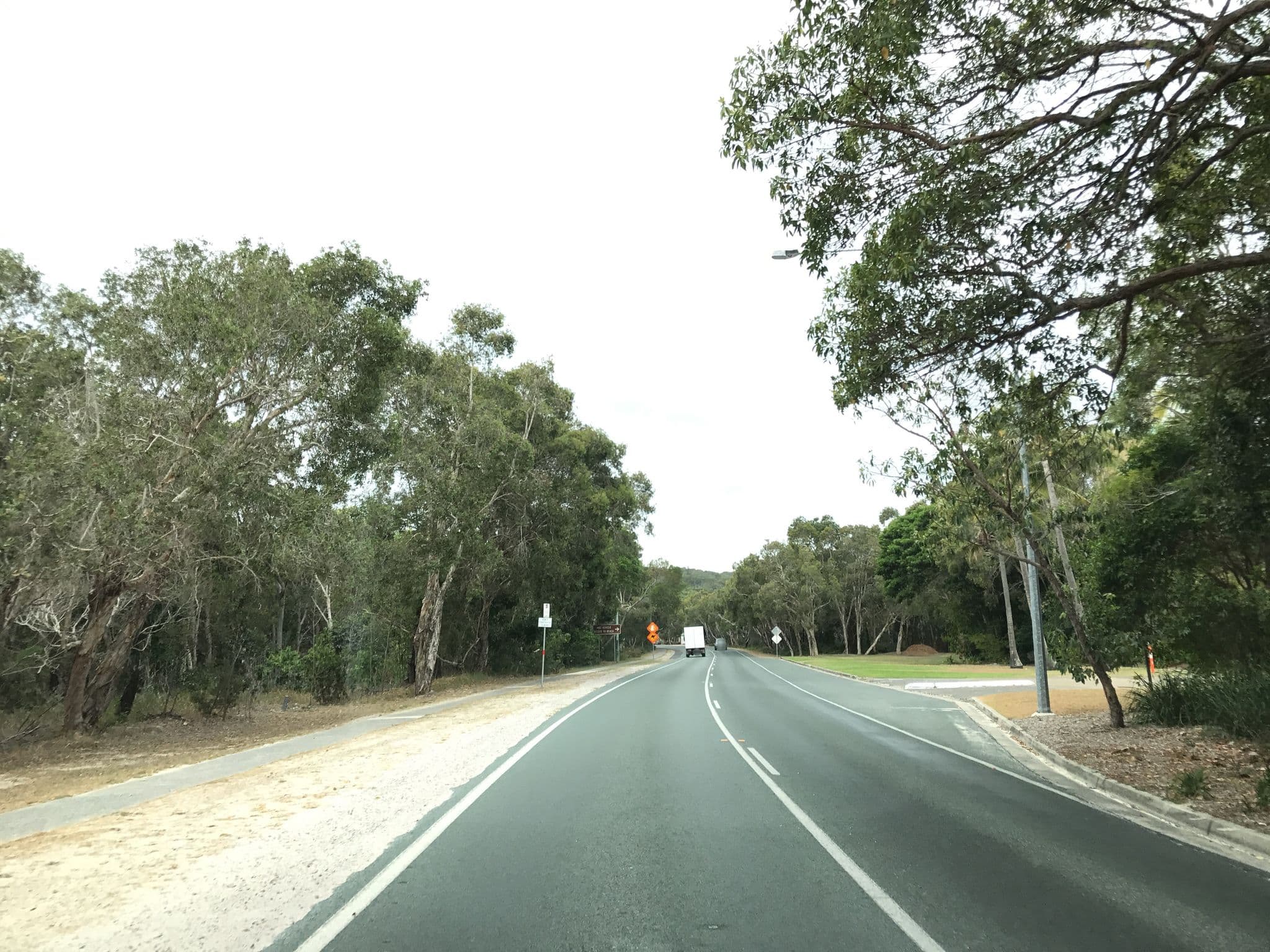 Street view near Allure Stradbroke Island Hotel, Macleay Island — © vagrant42 (CC BY-SA · Mapillary)