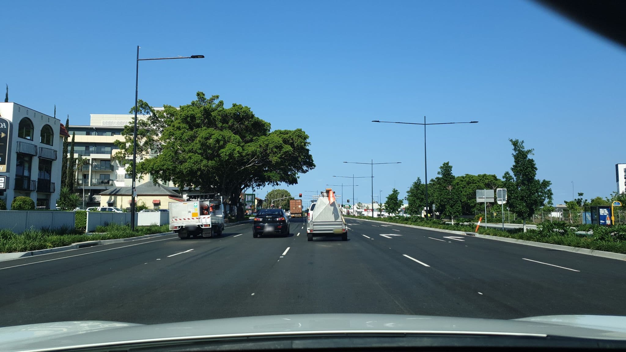 Street view near Airport Inn, Ascot — © brackone (CC BY-SA · Mapillary)