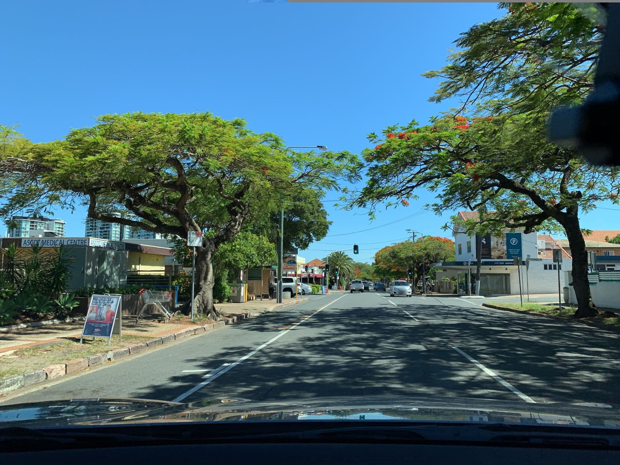 Street view near Ascot Executive Apartments, Ascot — © hamish (CC BY-SA · Mapillary)