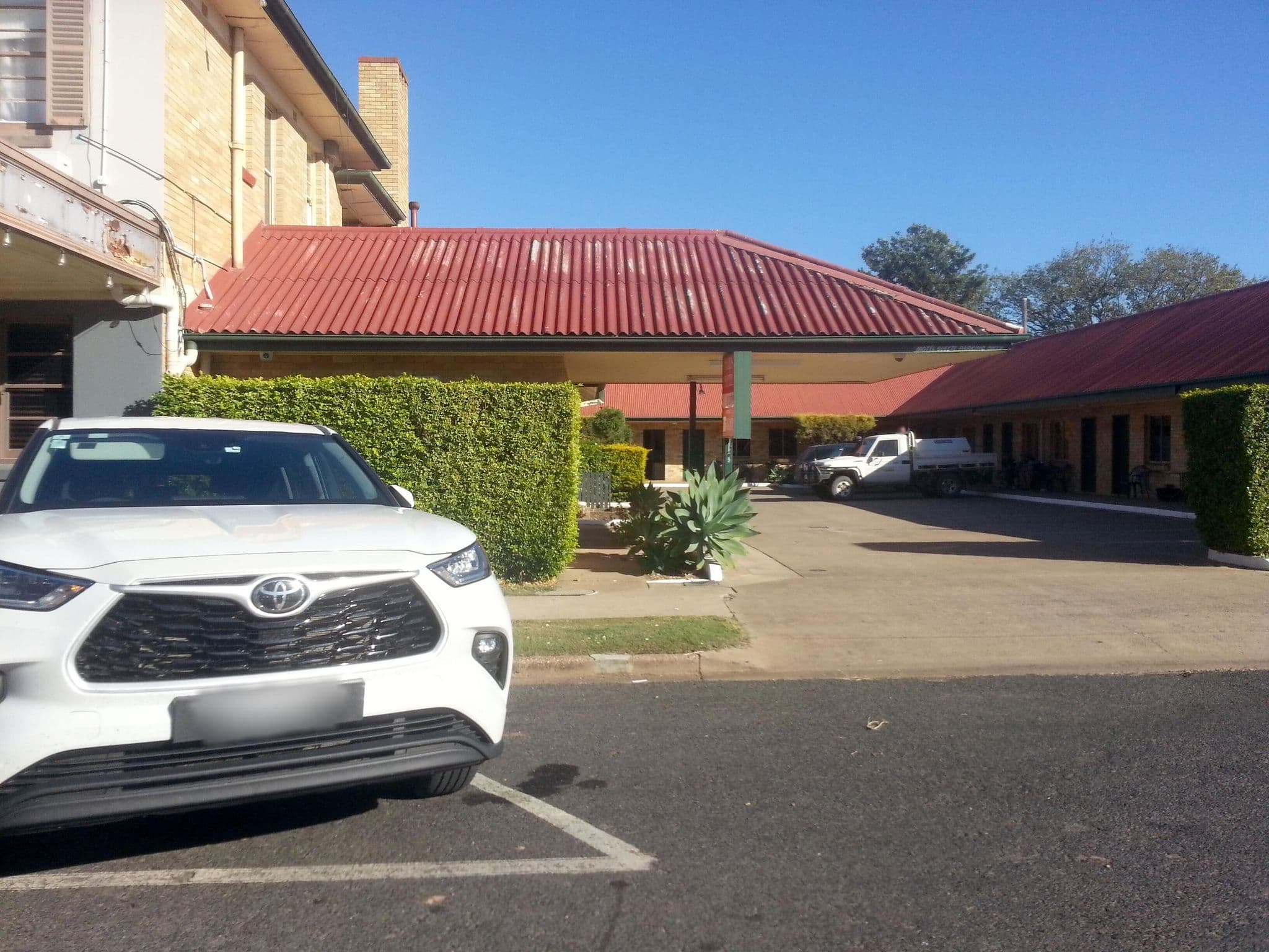 Street view near Miles Motel, Miles — © bob3bob3 (CC BY-SA · Mapillary)