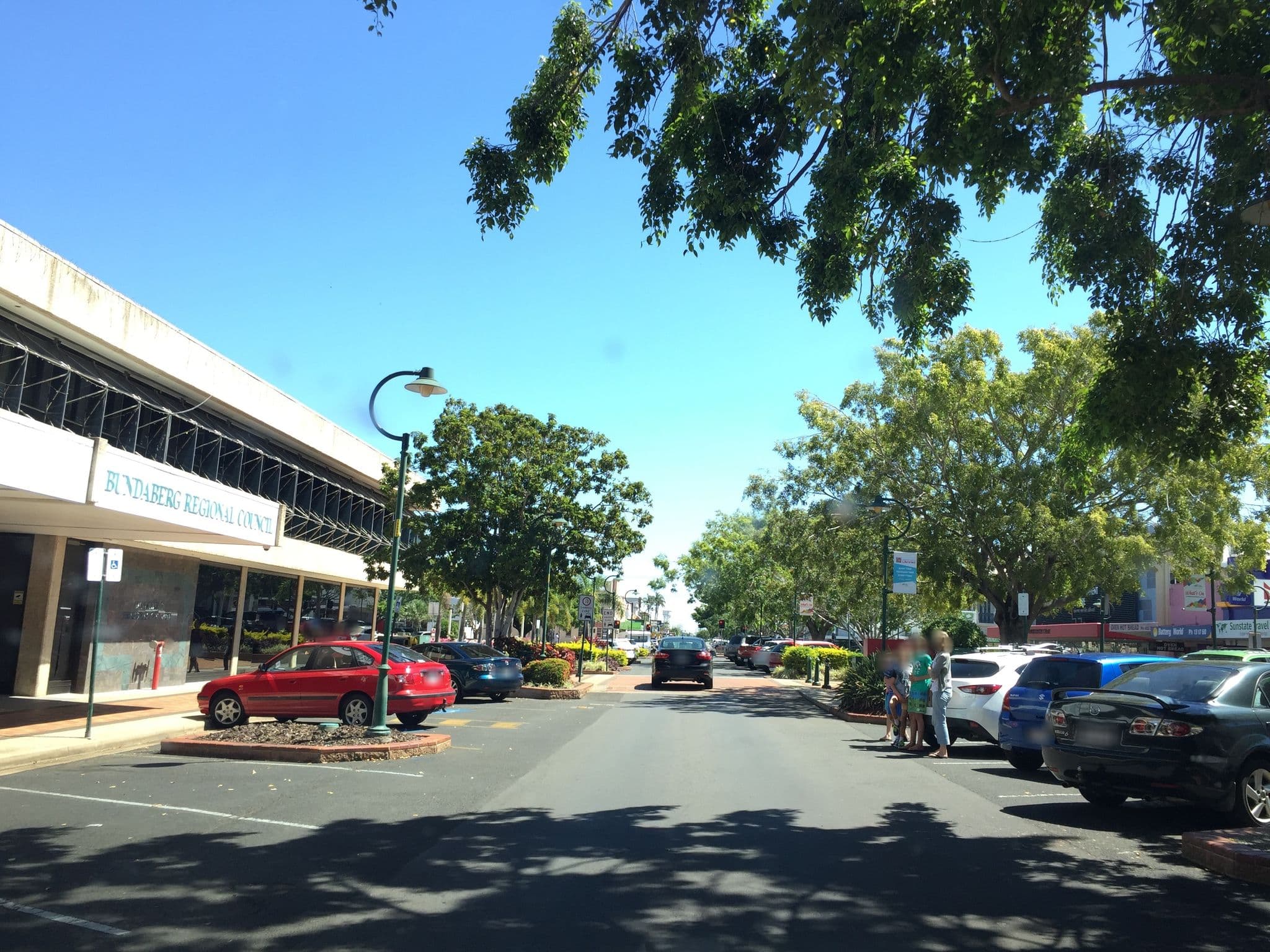 Street view near Grand Mid Point Hostel, Bundaberg — © vagrant42 (CC BY-SA · Mapillary)