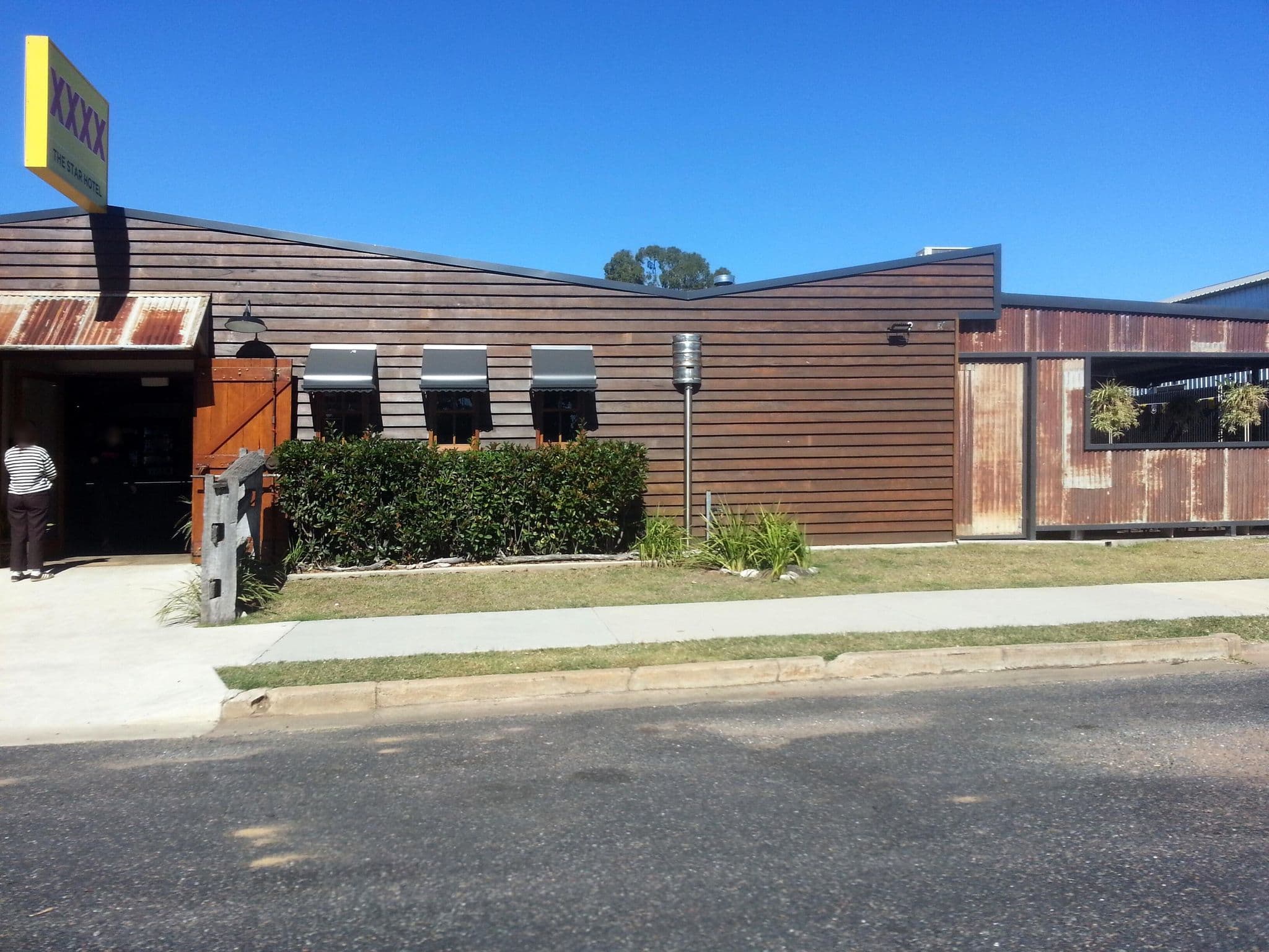 Street view near Star Hotel Motel, Mundubbera — © bob3bob3 (CC BY-SA · Mapillary)