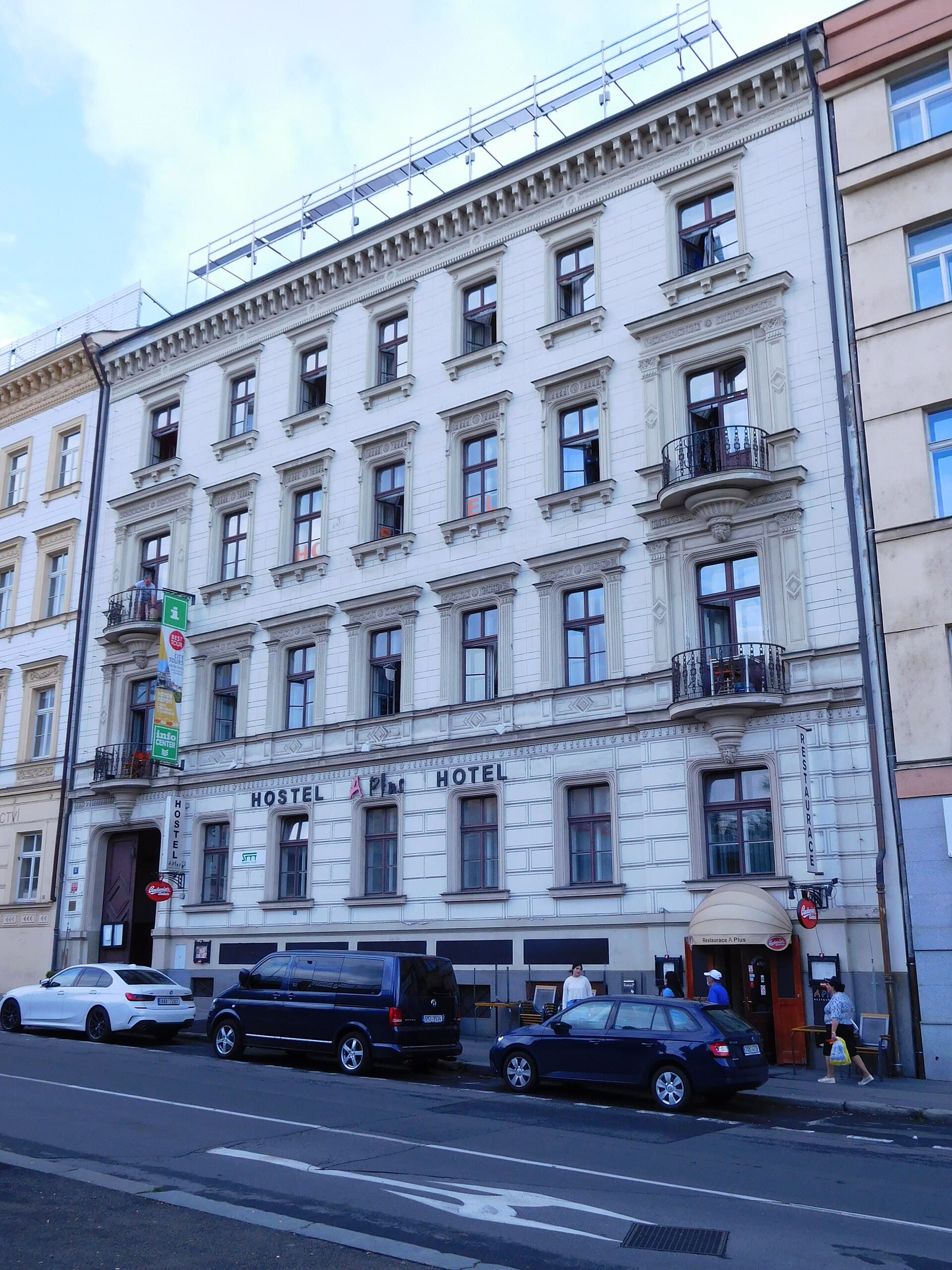 A Plus Hostel (via Wikimedia Commons, CC BY-SA 3.0)