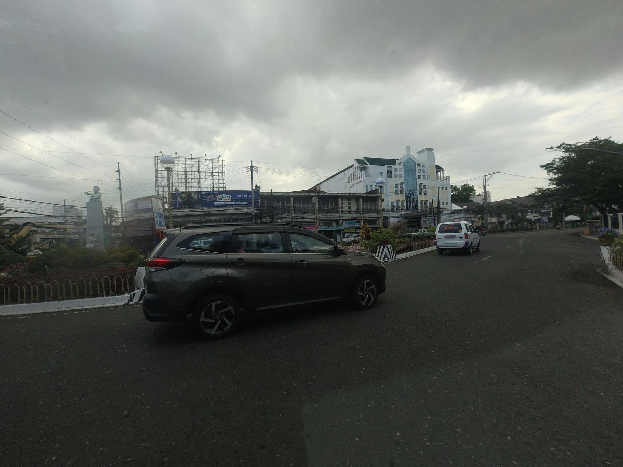Street view near Days Hotel Lobby, Iloilo — © Kaart_Local (CC BY-SA · Mapillary)