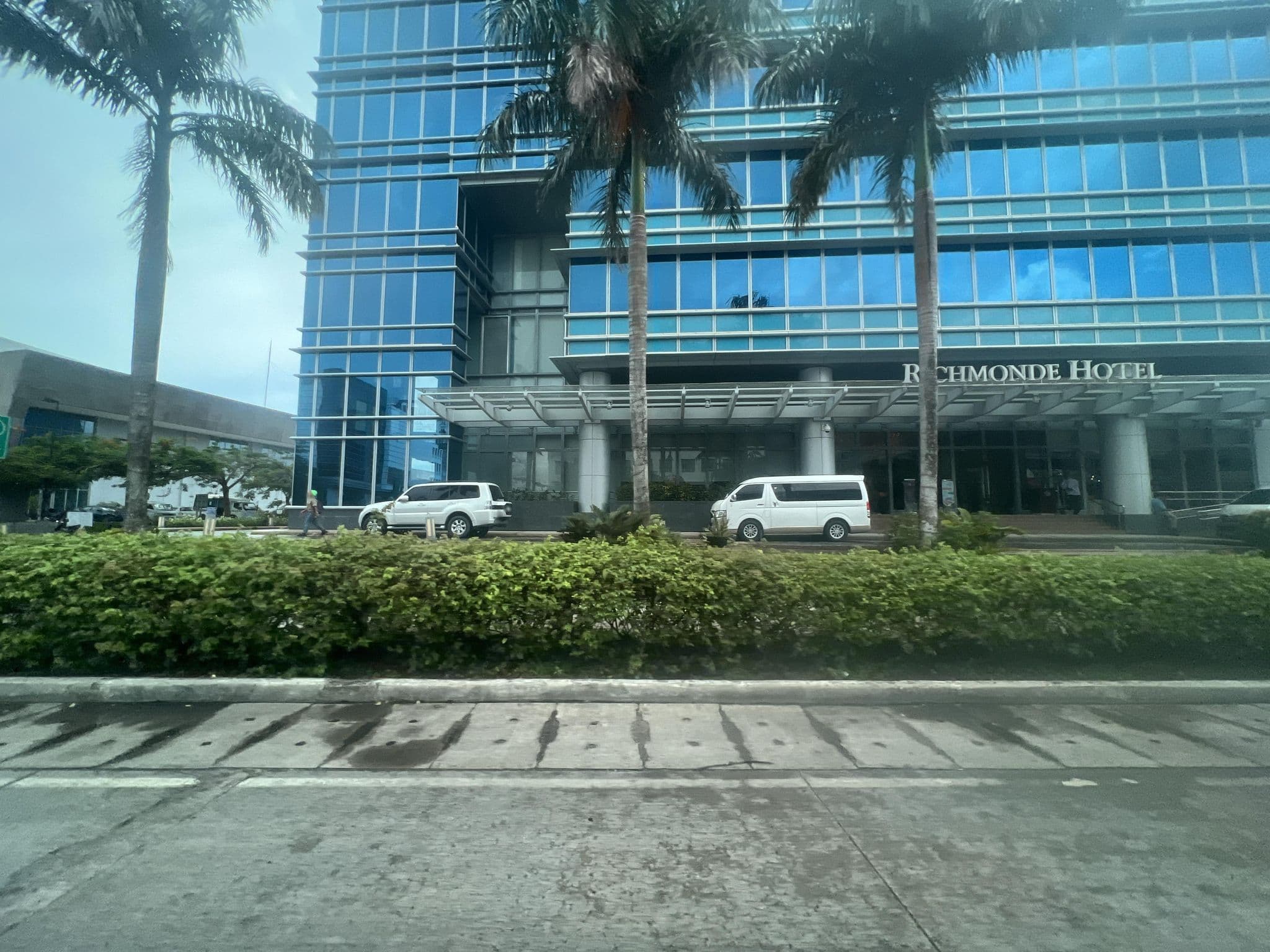 Street view near Richmonde Hotel Iloilo, Pakiad — © jeth888 (CC BY-SA · Mapillary)