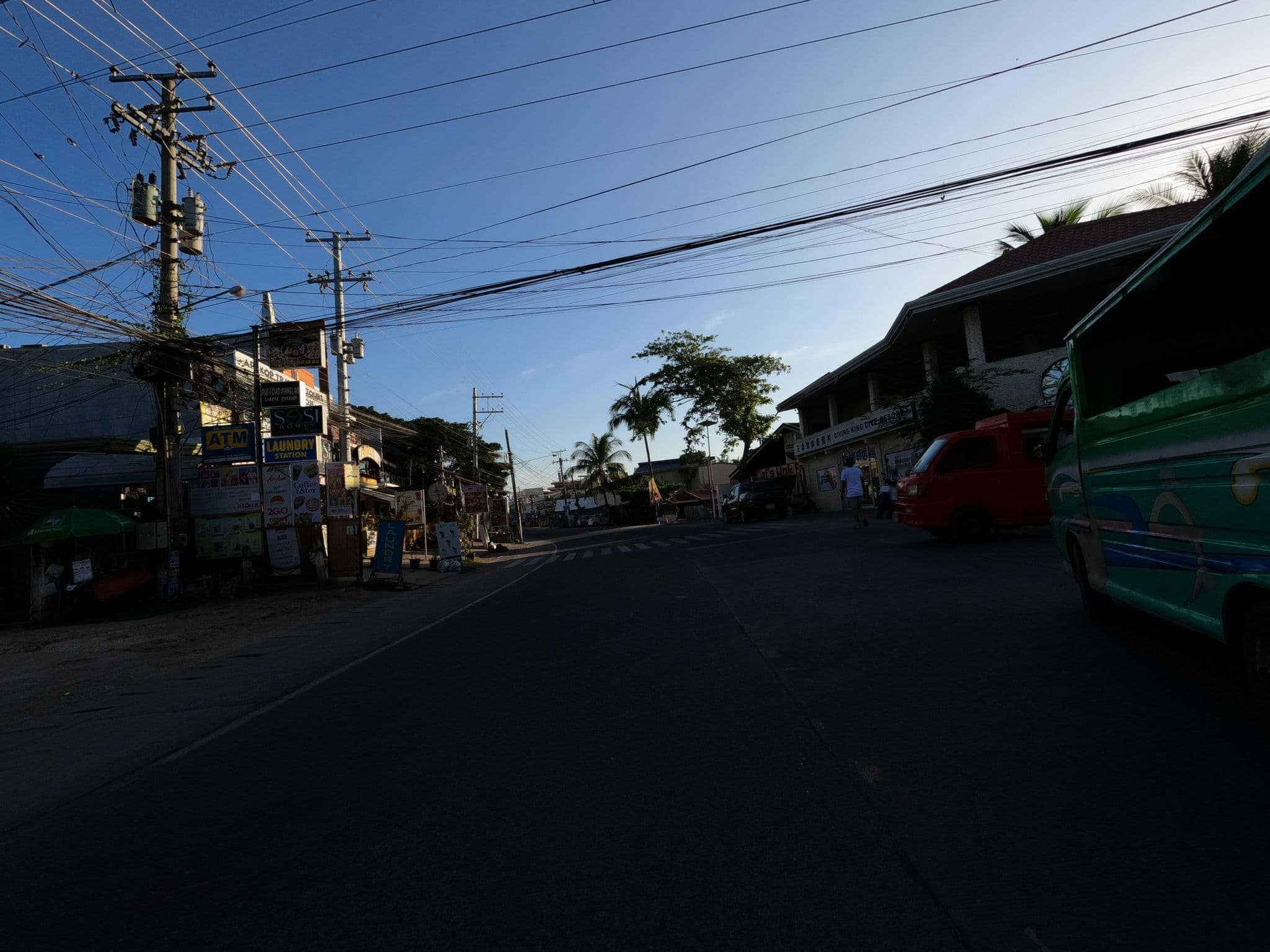 Street view near Charts Art Cafe, Tawala — © GOwin (CC BY-SA · Mapillary)
