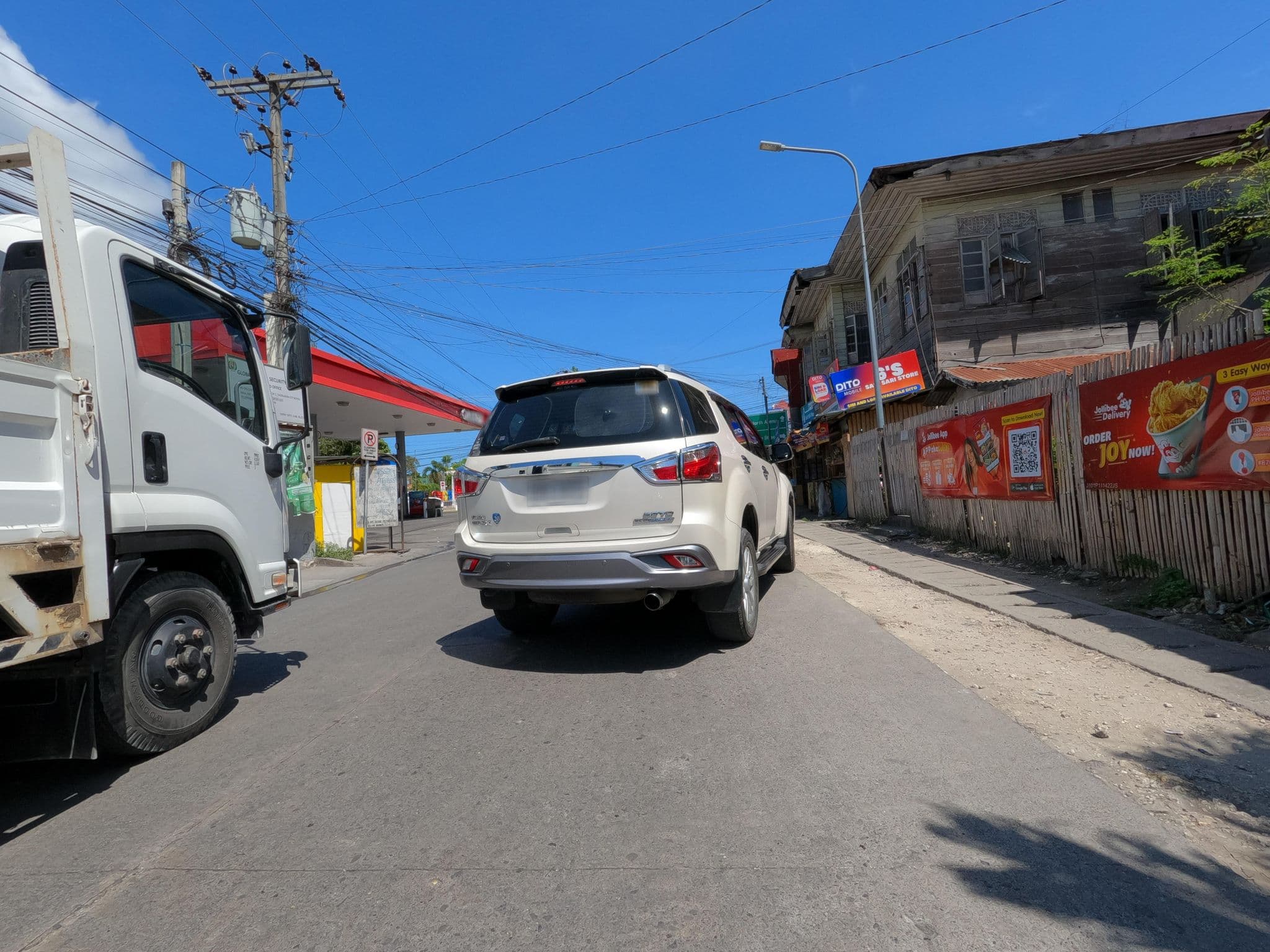 Street view near Hat's Inn, Totolan — © GOwin (CC BY-SA · Mapillary)