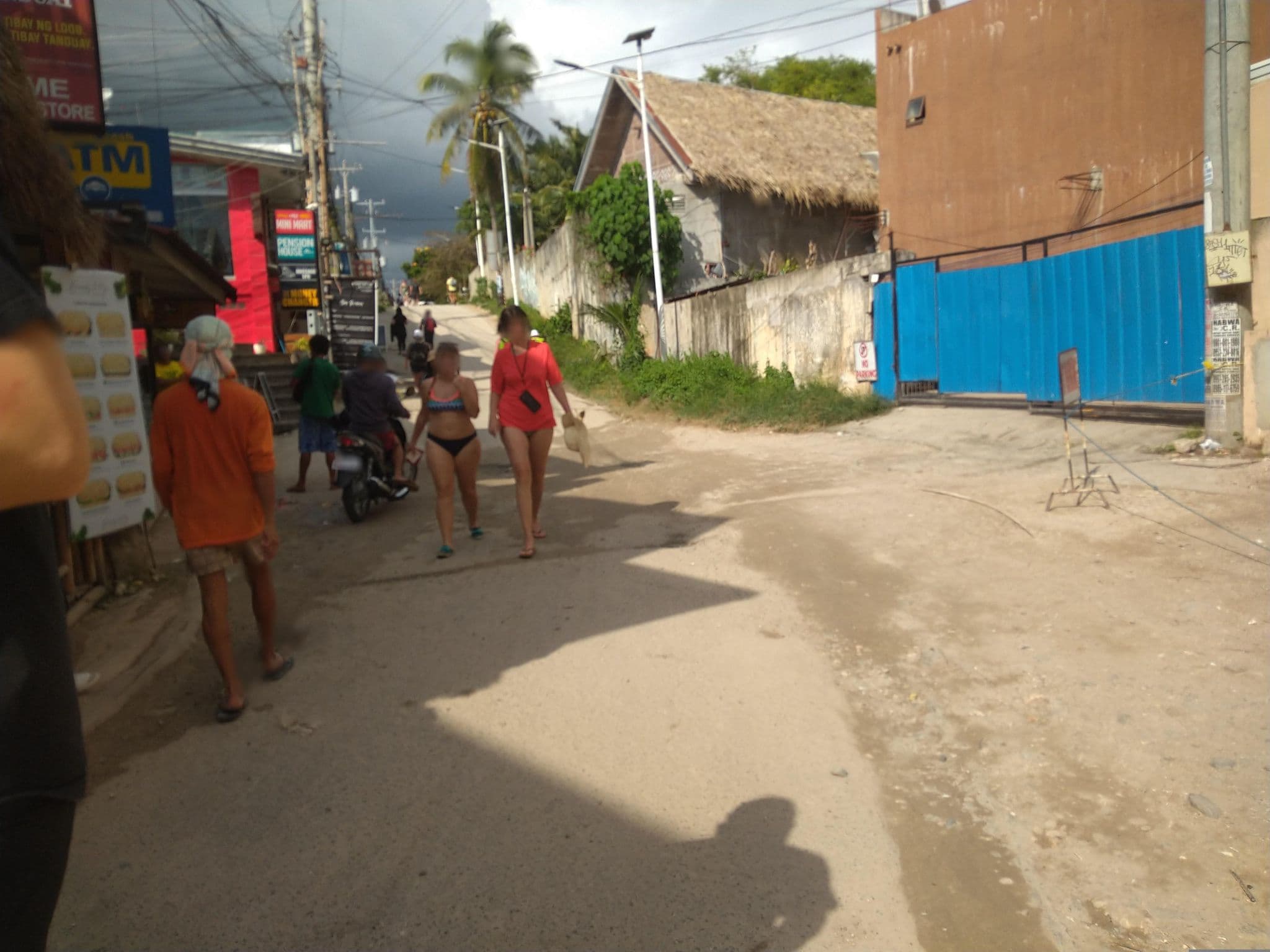 Street view near D & G Alona Lodge, Tawala — © Vermut (CC BY-SA · Mapillary)