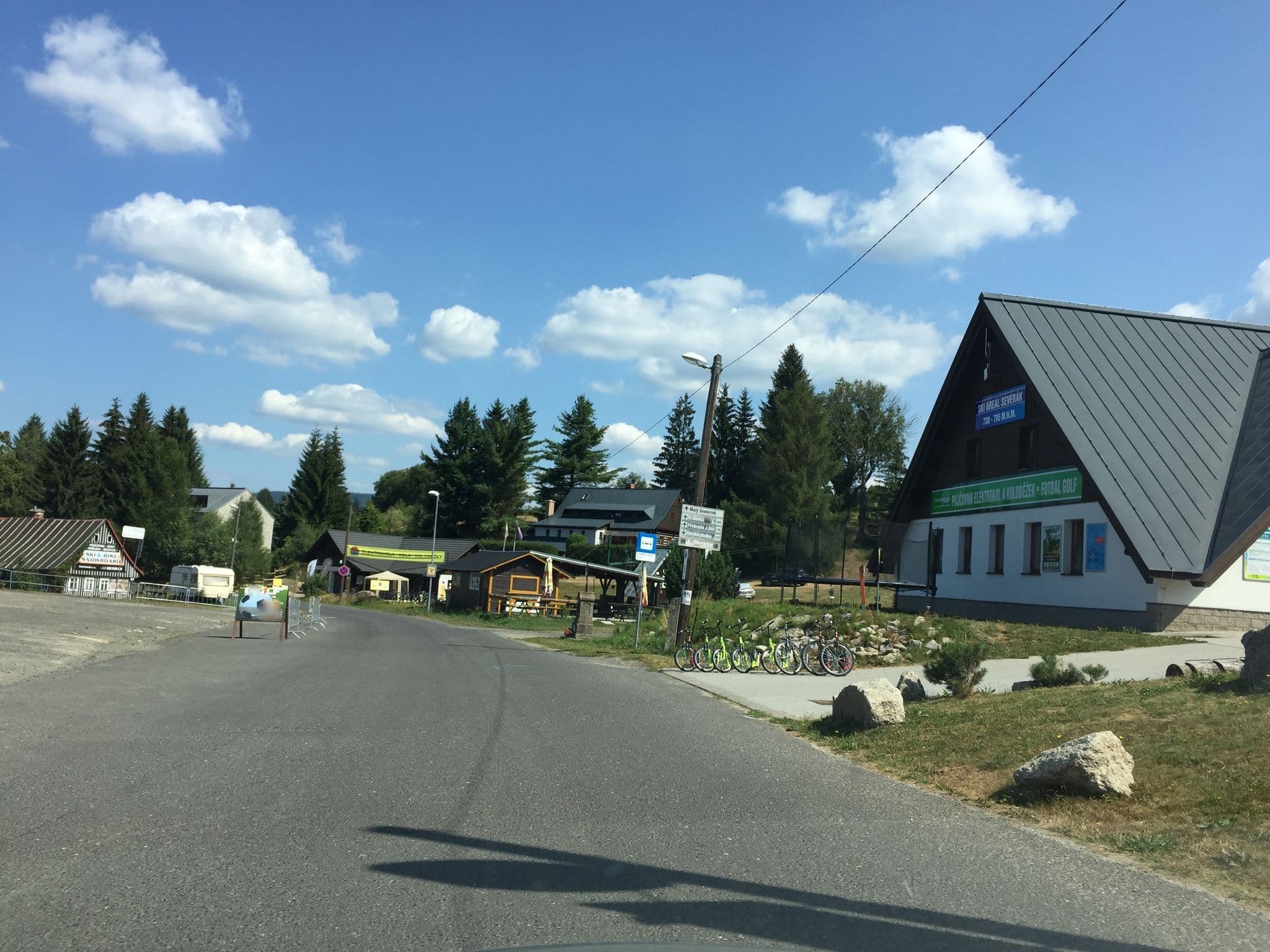 Street view near Arnika, Janov nad Nisou — © it_s_so_funny (CC BY-SA · Mapillary)