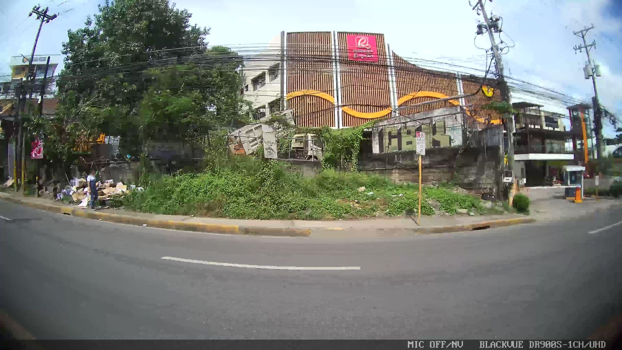 Street view near Cebu Grand Hotel - Legaspi Hall, Cebu City — © Kaart---LEFT (CC BY-SA · Mapillary)