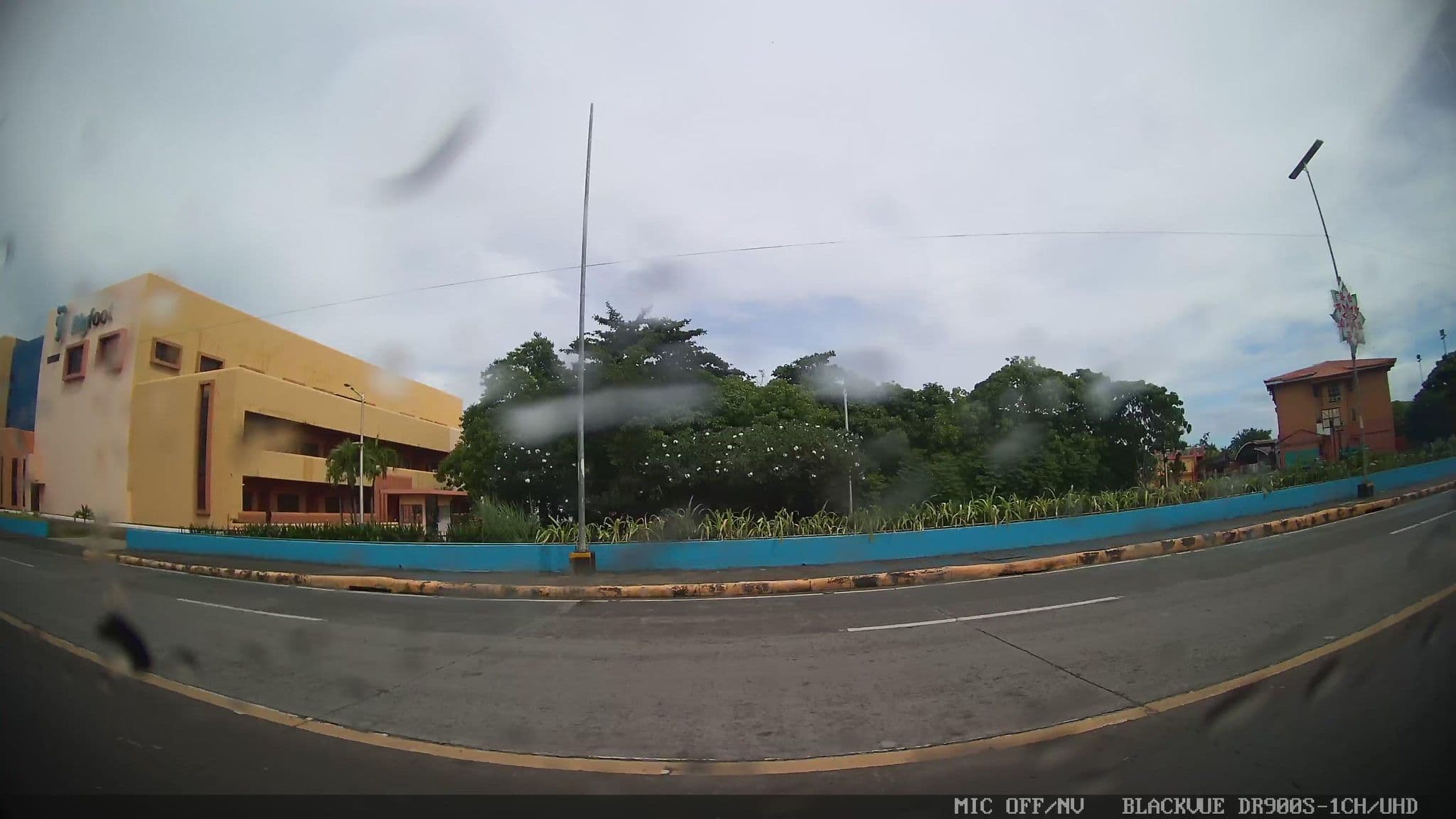 Street view near Casablanca Gardens Apartments, Lapu-Lapu City — © Kaart---LEFT (CC BY-SA · Mapillary)