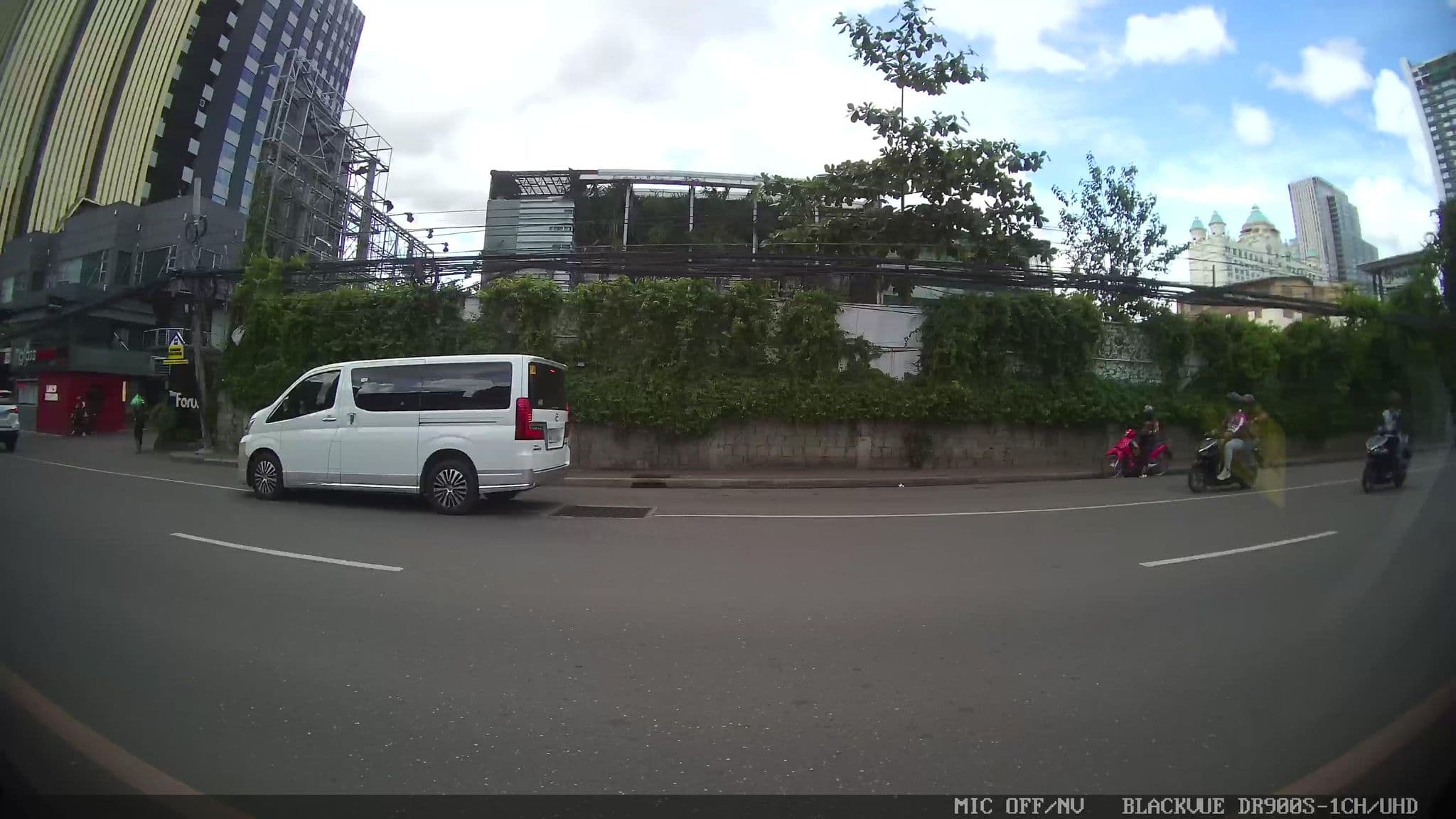 Street view near Murals Sleepbox Capsule Hostel, Baugo — © Kaart---LEFT (CC BY-SA · Mapillary)