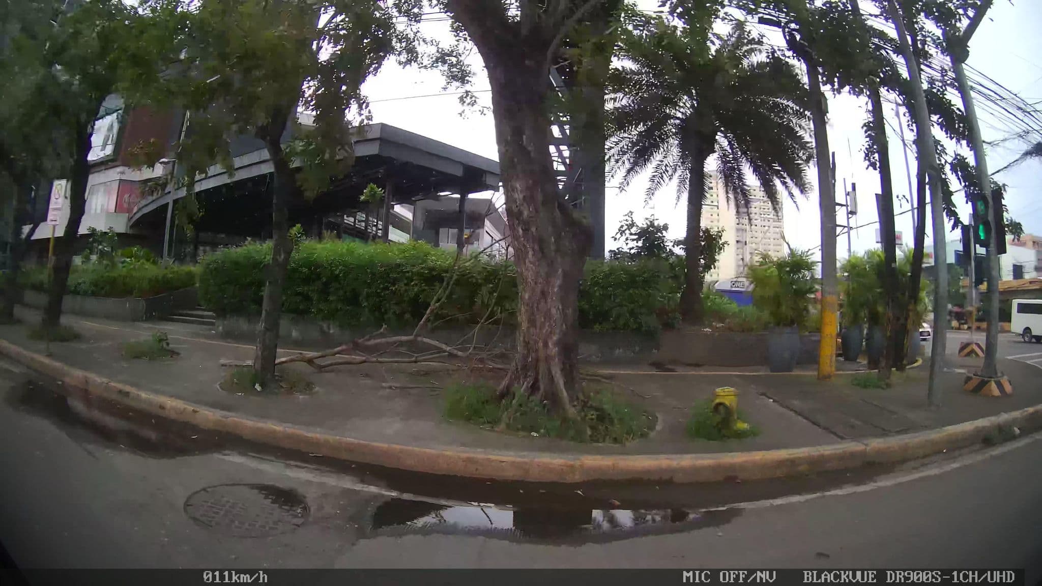 Street view near Karaga hotel, Adlaon — © Kaart---RIGHT (CC BY-SA · Mapillary)