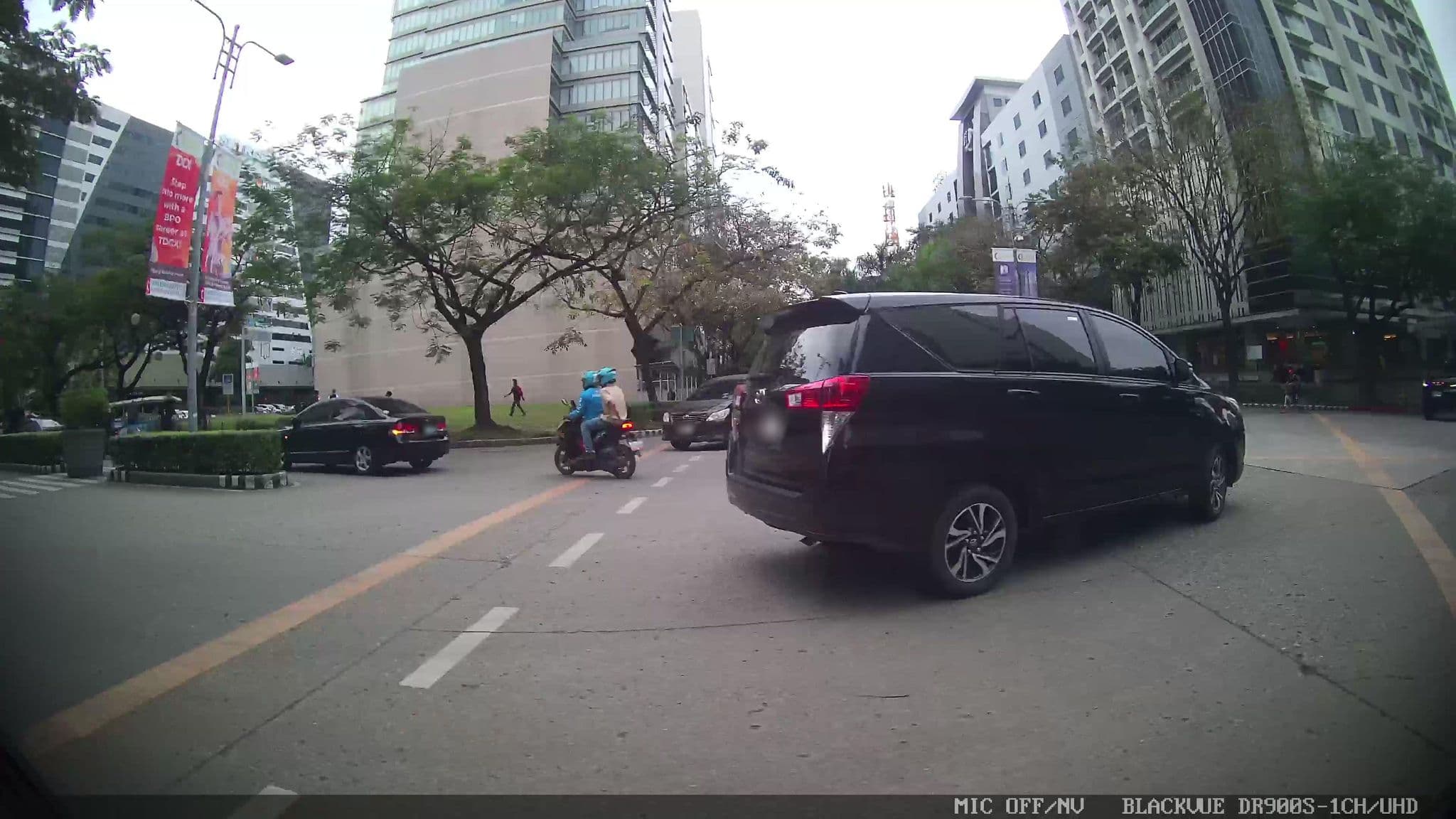 Street view near V Beach Resort, Apas — © Kaart---LEFT (CC BY-SA · Mapillary)