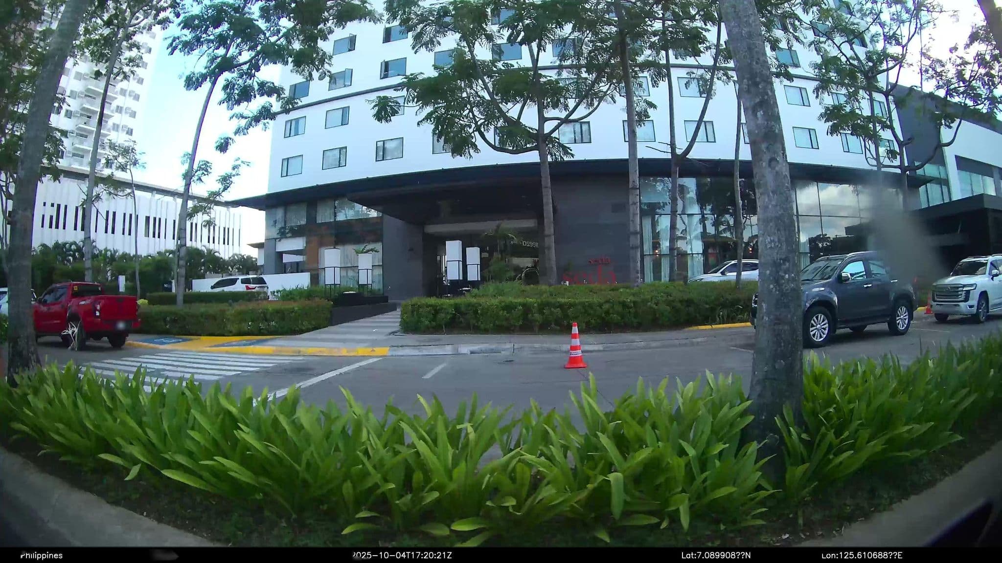 Street view near Meeting Room1 Seda Abreeza, Davao — © kaart_3 (CC BY-SA · Mapillary)