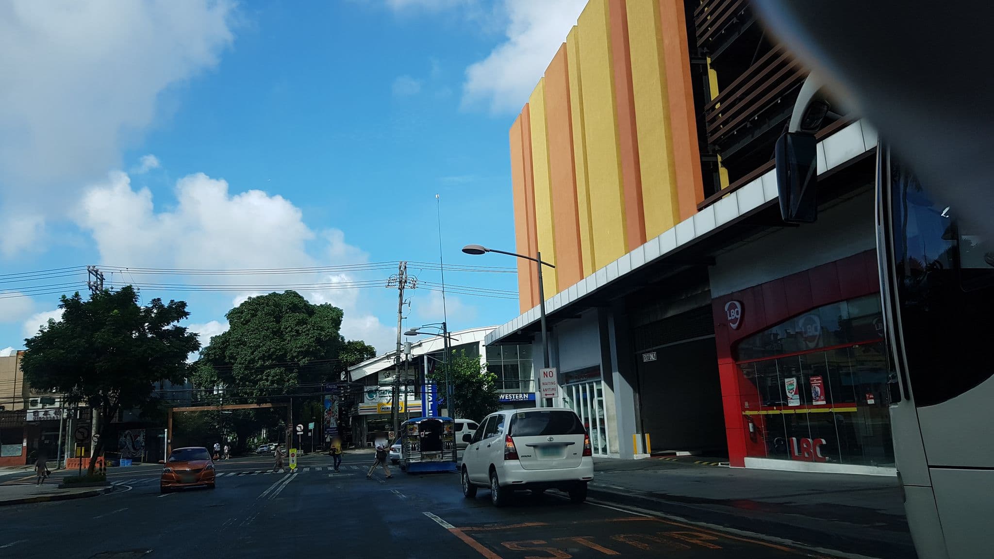 Street view near Room 631, Makati City — © mhayd (CC BY-SA · Mapillary)