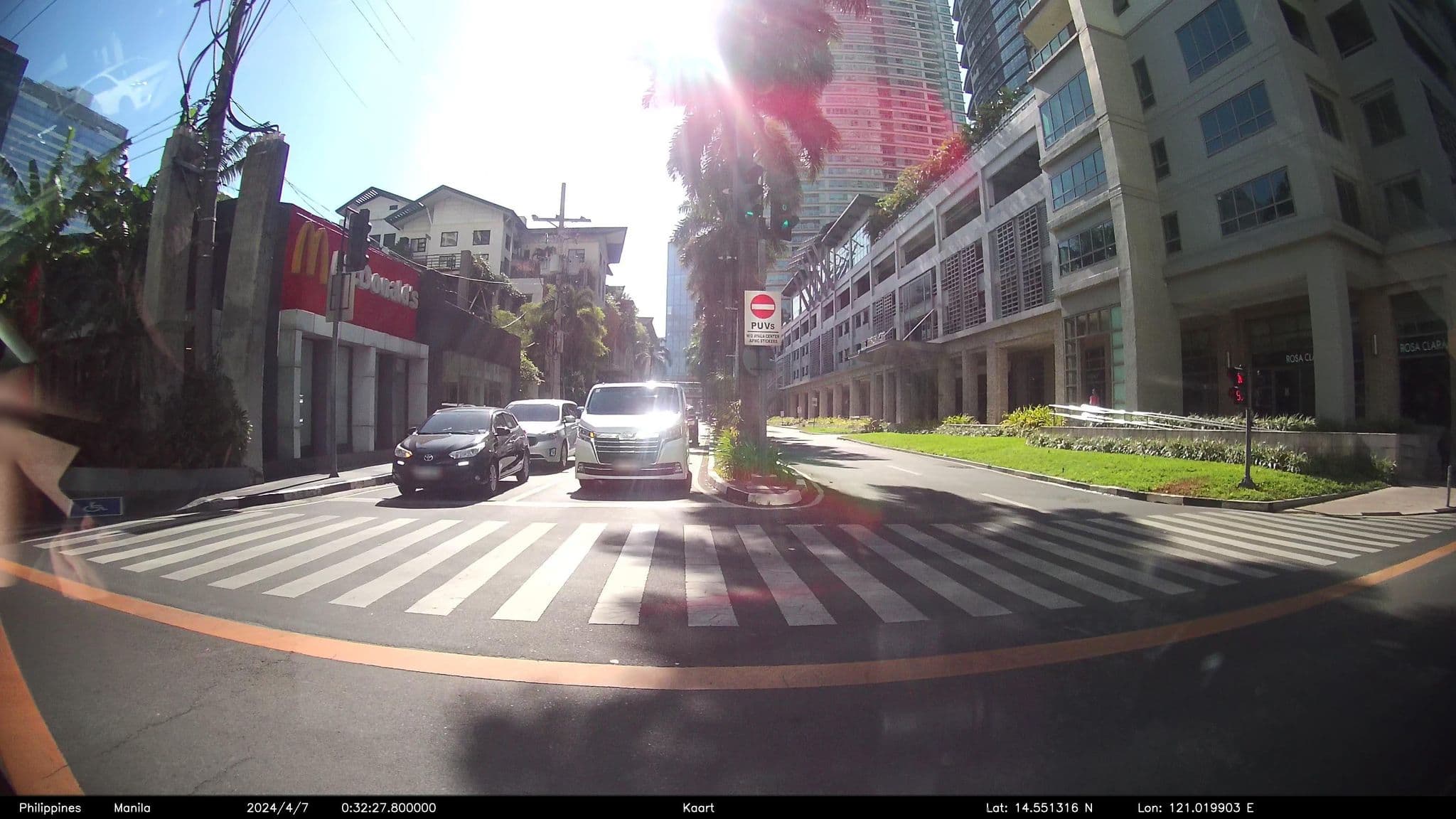 Street view near swimming pool, Bel Air — © kaart_4 (CC BY-SA · Mapillary)