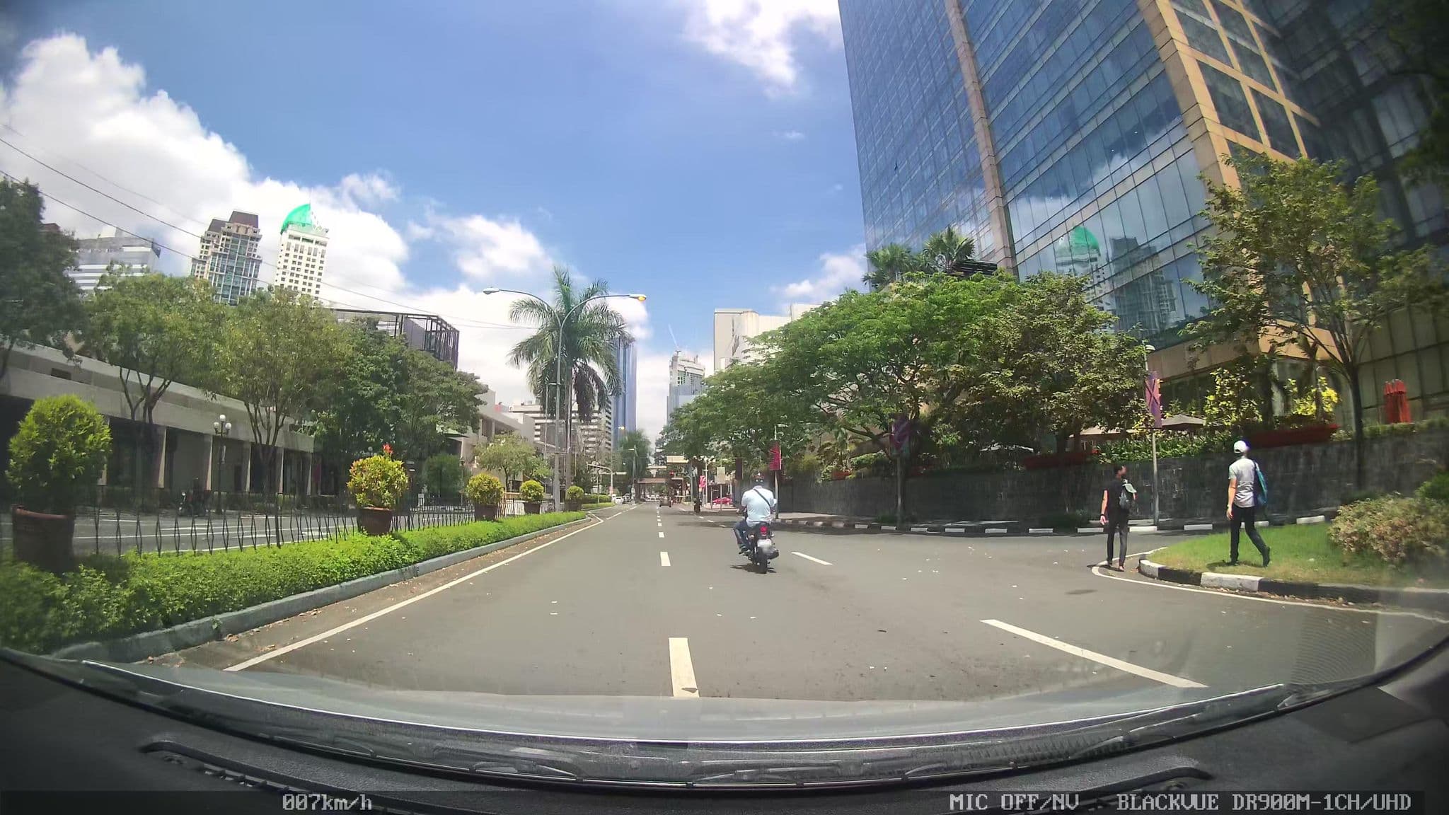 Street view near Fairmont Gold Lounge, Bel Air — © kaart_4 (CC BY-SA · Mapillary)
