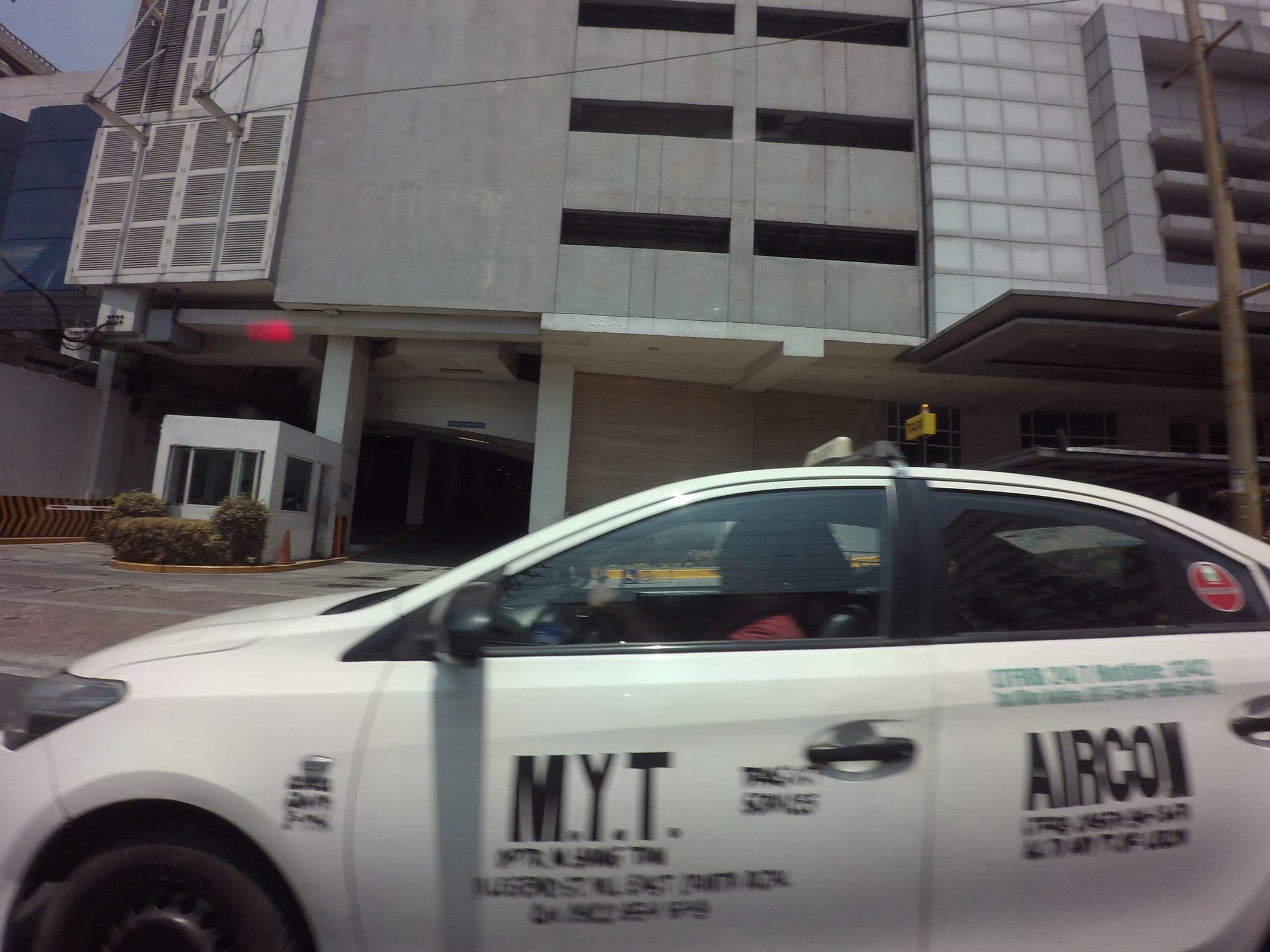 Street view near SRE Suites at The Beacon Makati, Bel Air — © GOwin (CC BY-SA · Mapillary)