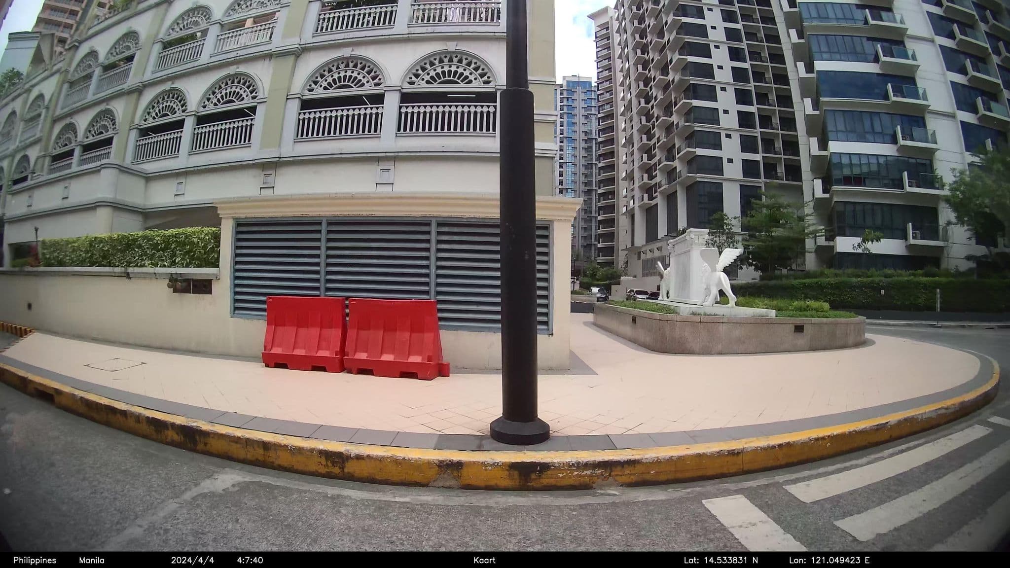 Street view near Lucky Cat Homestay, Pateros — © kaart_3 (CC BY-SA · Mapillary)