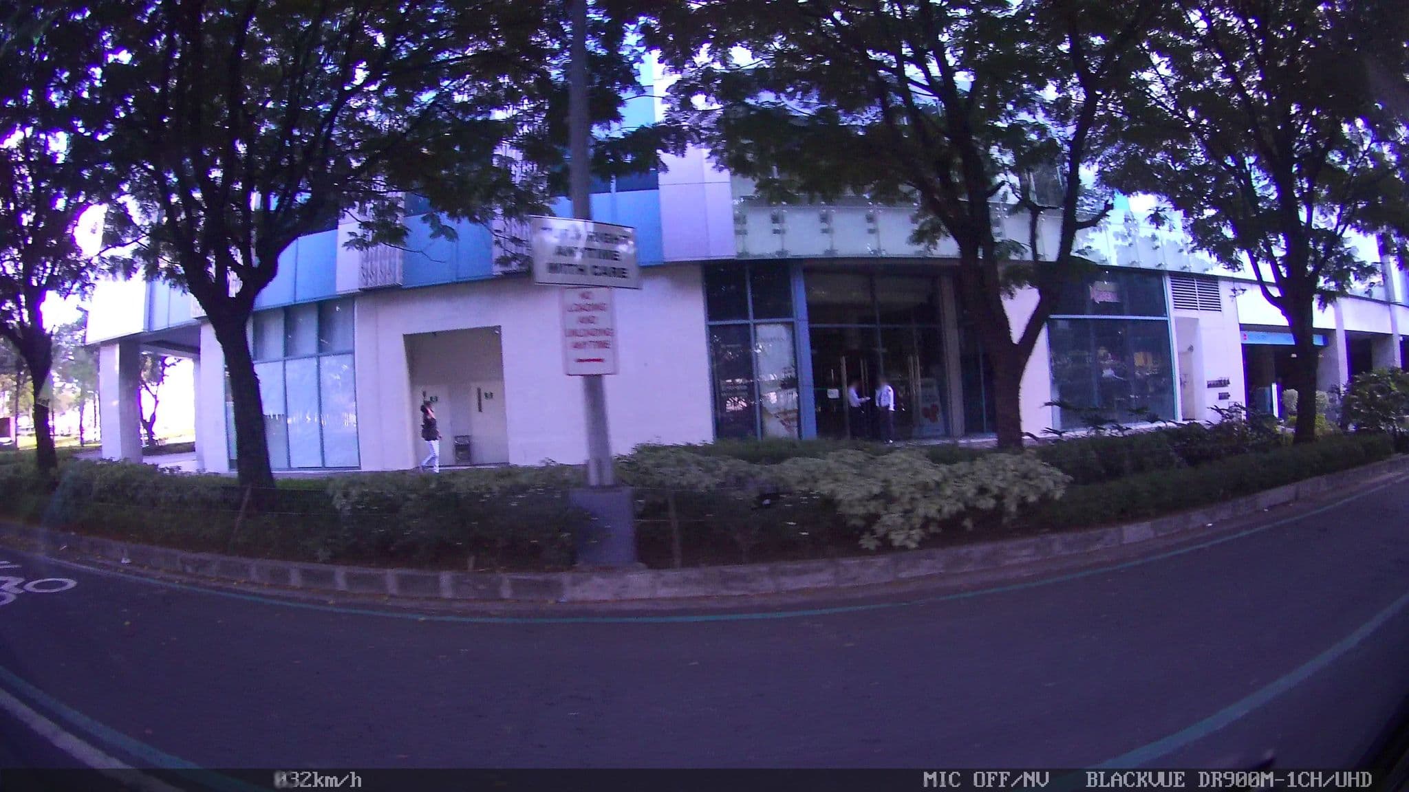 Street view near Executive Lounge, Crimson Hotel, Bayanan — © kaart_2 (CC BY-SA · Mapillary)