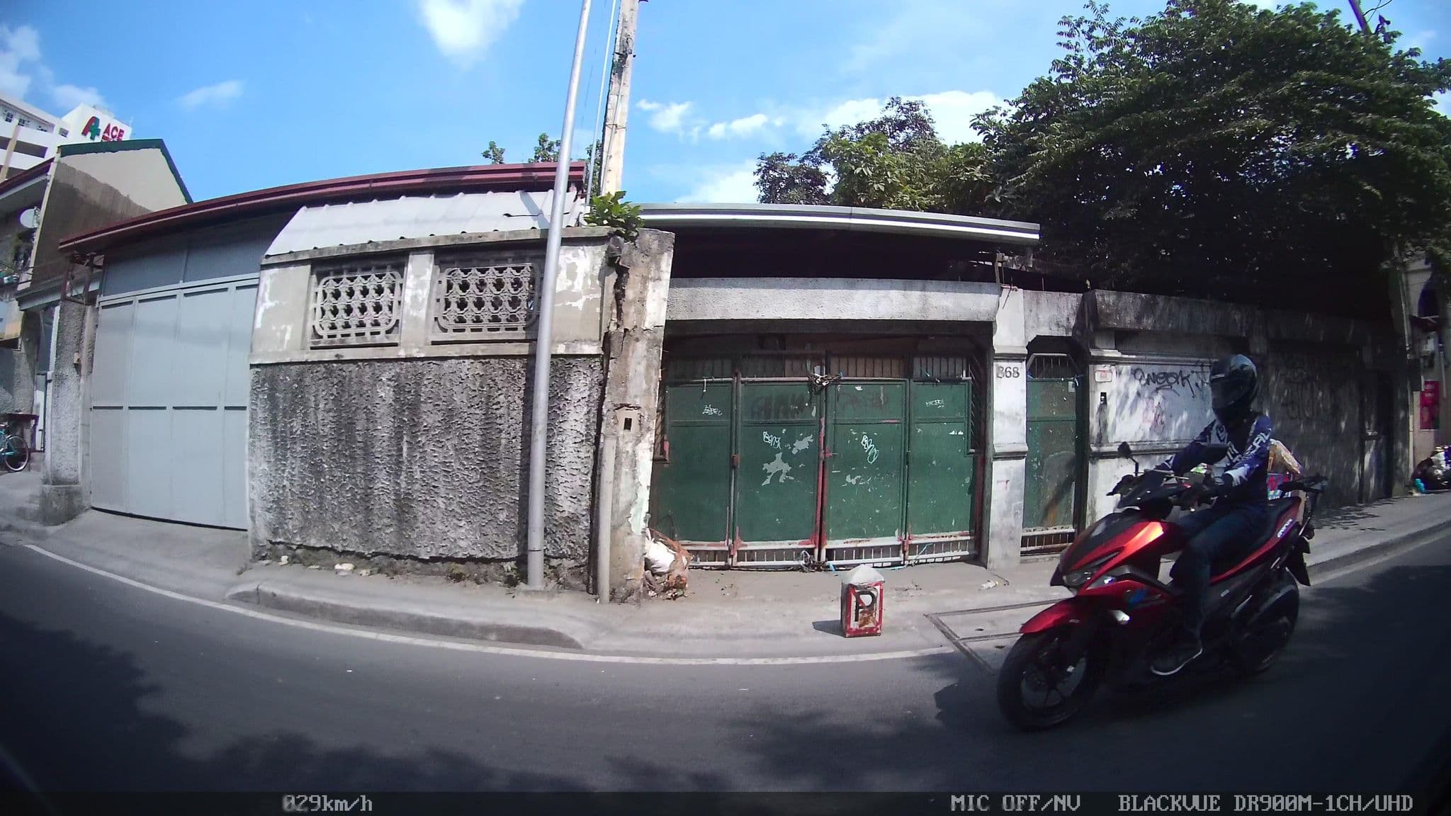 Street view near Lion's Chaise, Pateros — © kaart_4 (CC BY-SA · Mapillary)