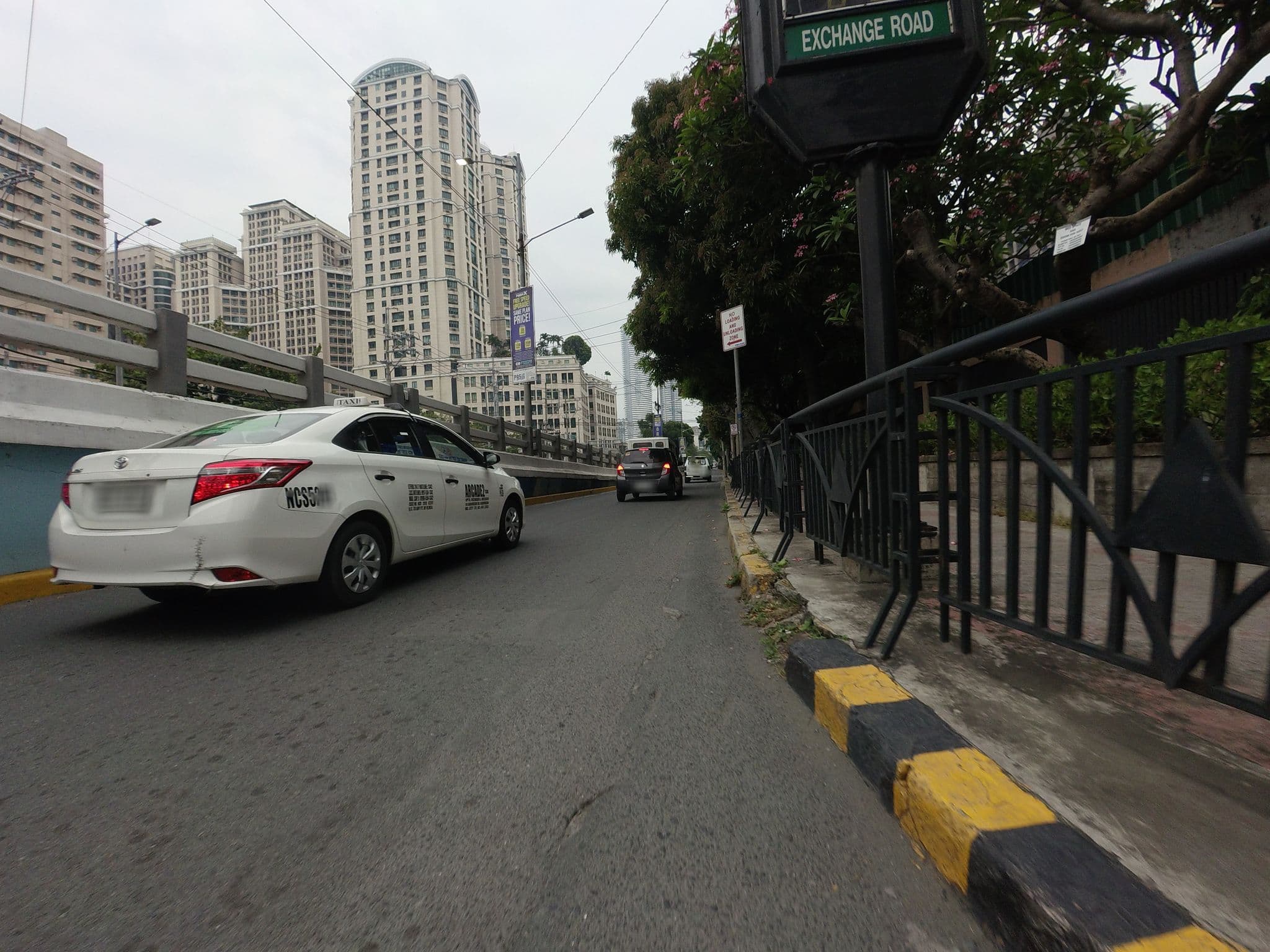 Street view near Crowne Regency Plaza Room 1721, Pasig City — © GOwin (CC BY-SA · Mapillary)