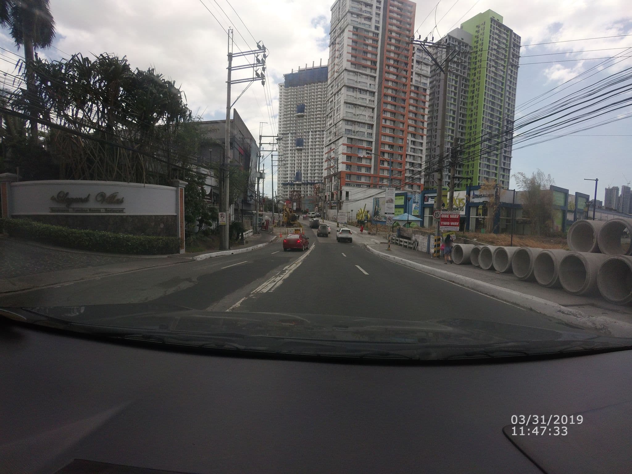 Street view near The Legend Villas, Mandaluyong City — © GOwin (CC BY-SA · Mapillary)