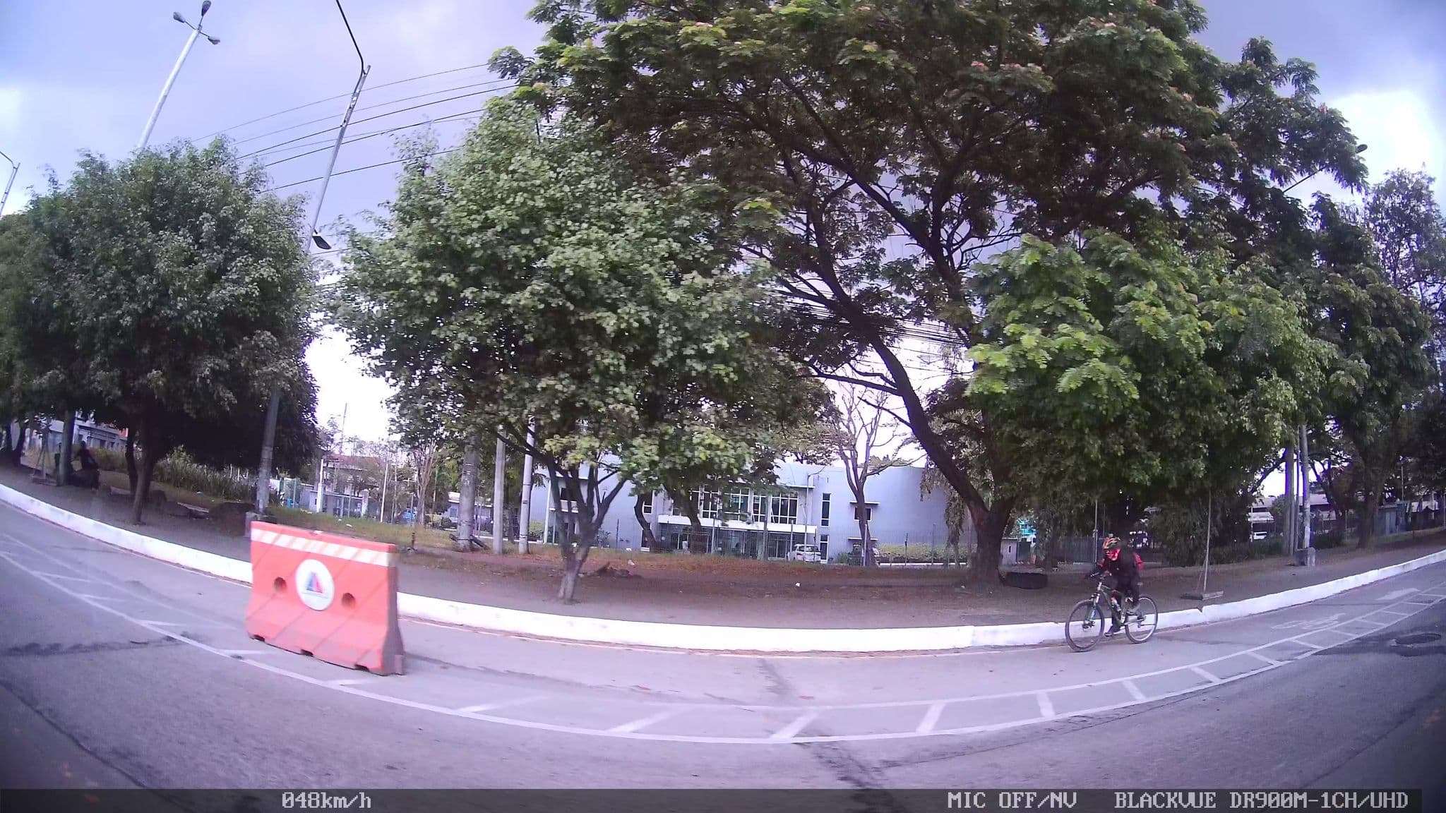 Street view near Oblation Hall, Microtel by Wyndham, Quezon City — © kaart_4 (CC BY-SA · Mapillary)