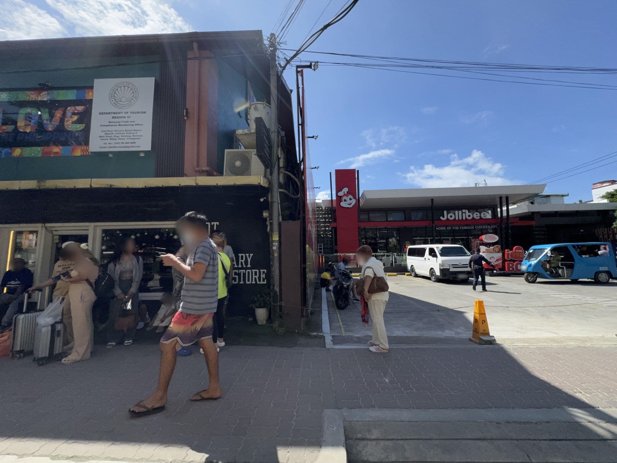 Street view near Nirvana Beach Resort, Balabag — © filipb (CC BY-SA · Mapillary)